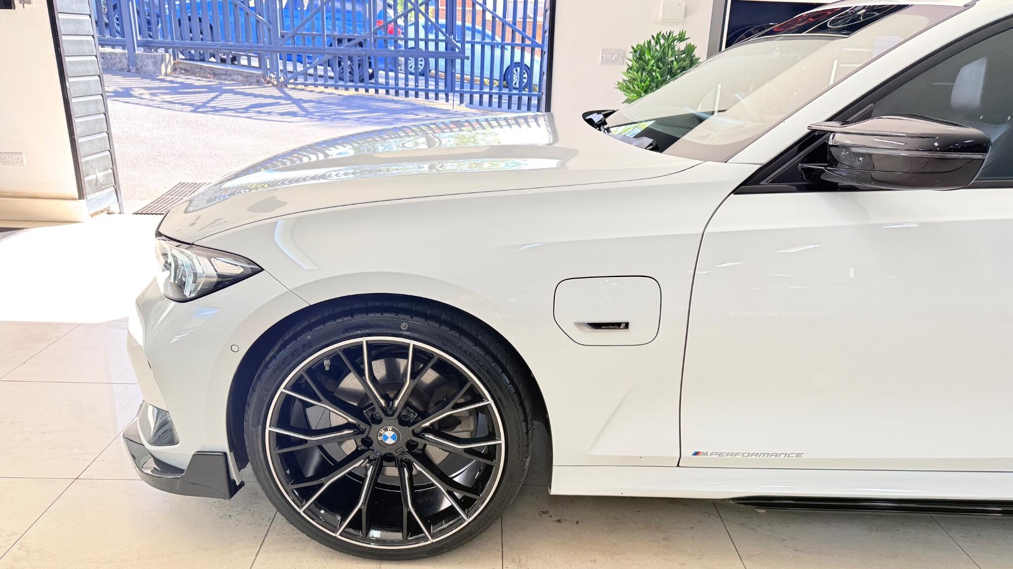 BMW 3 Series view 35