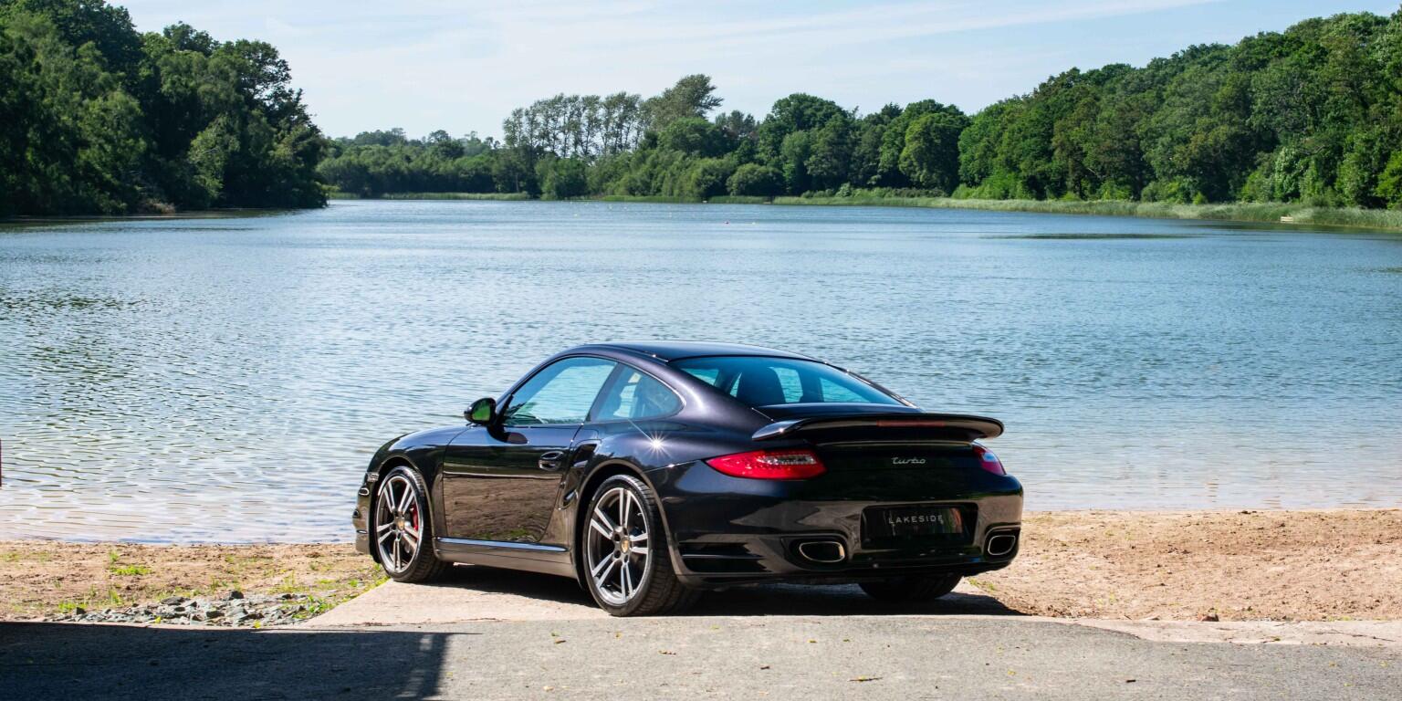 Porsche 911 view 4