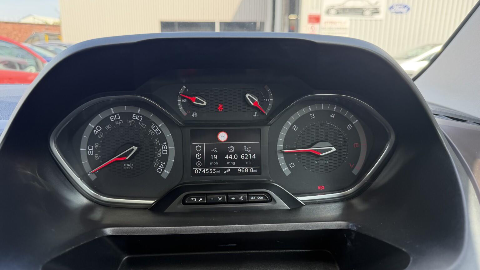 Peugeot Rifter view 25
