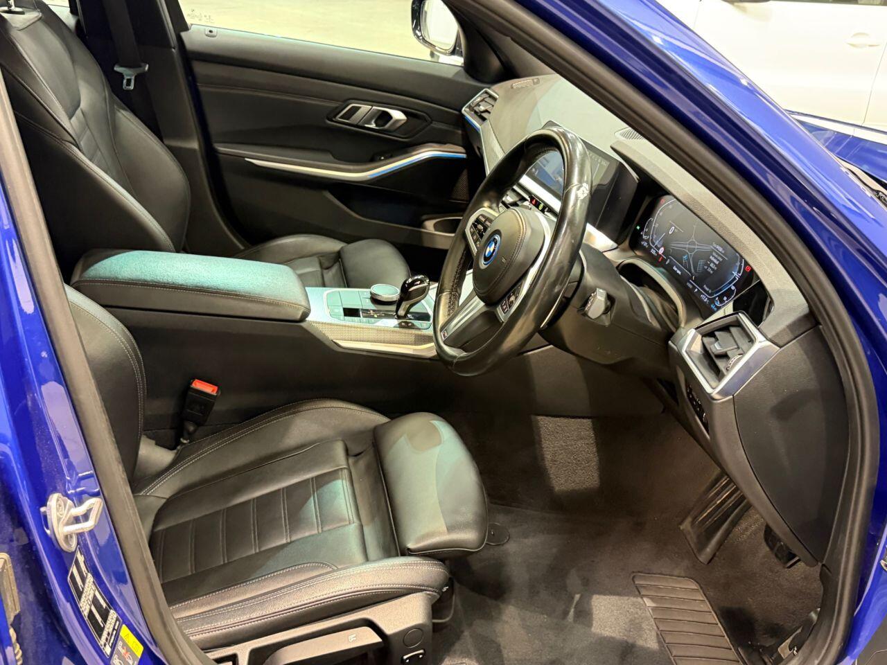 BMW 3 Series view 11