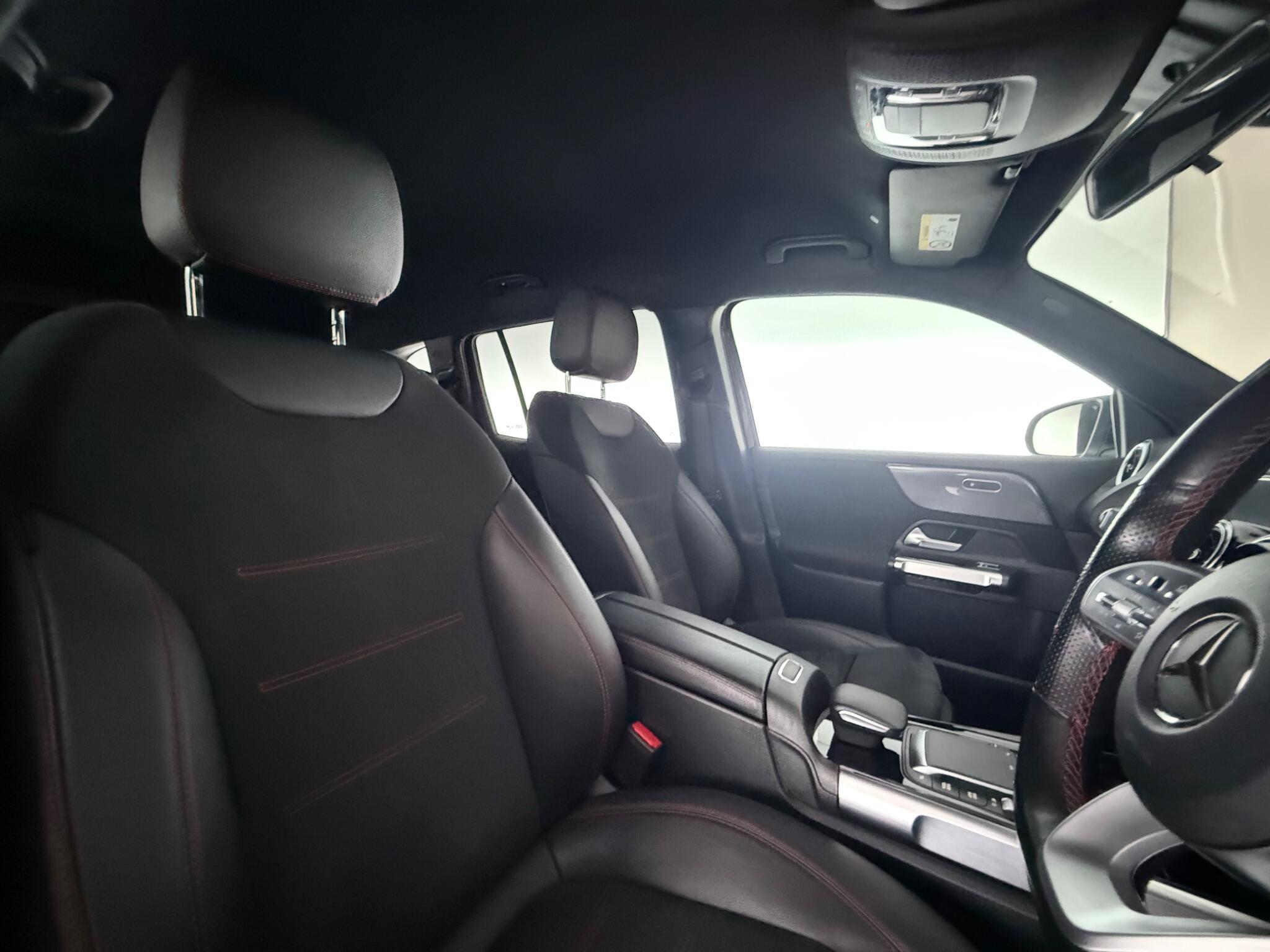 Mercedes-Benz GLB view 31