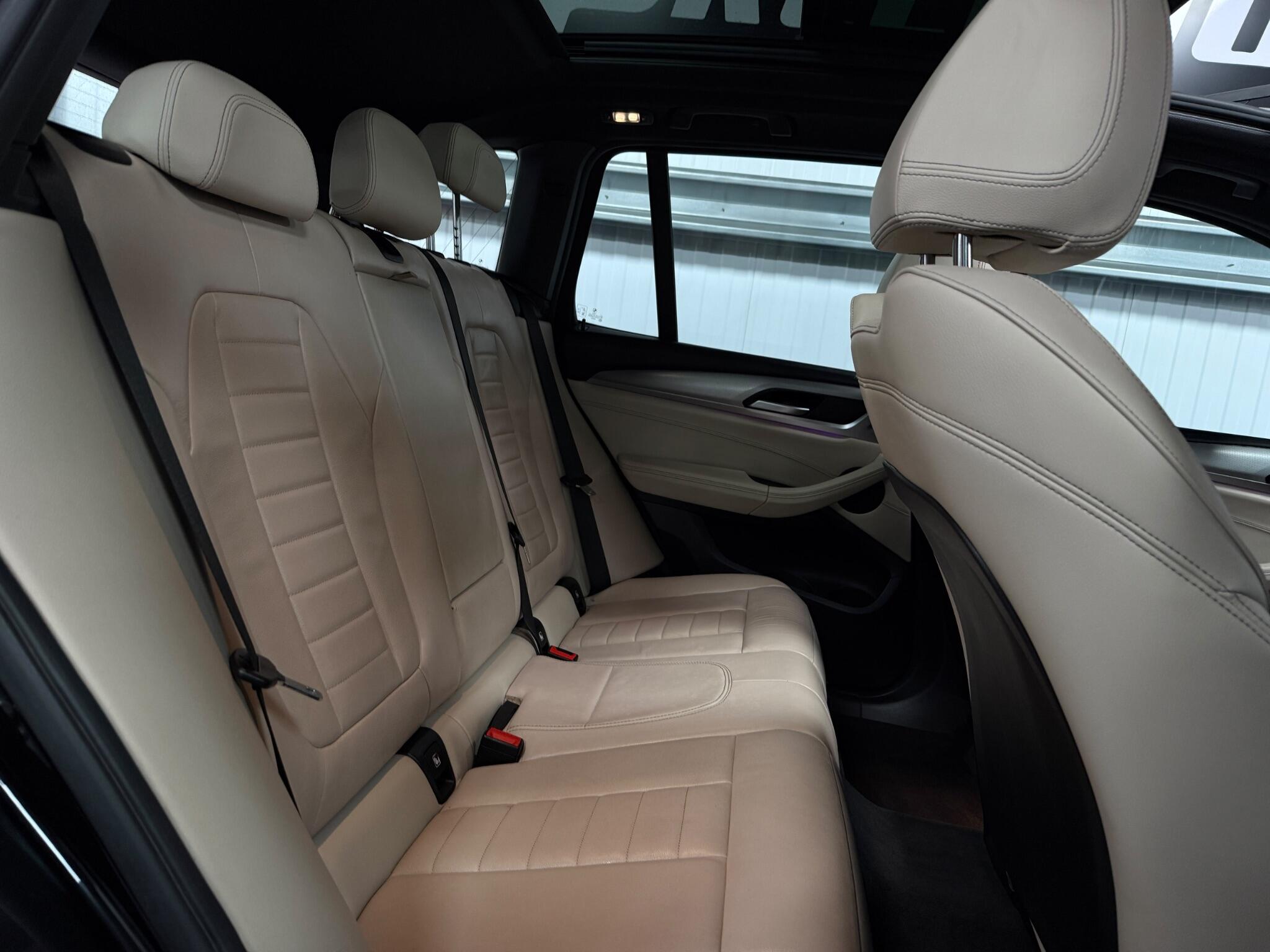 BMW X3 view 18