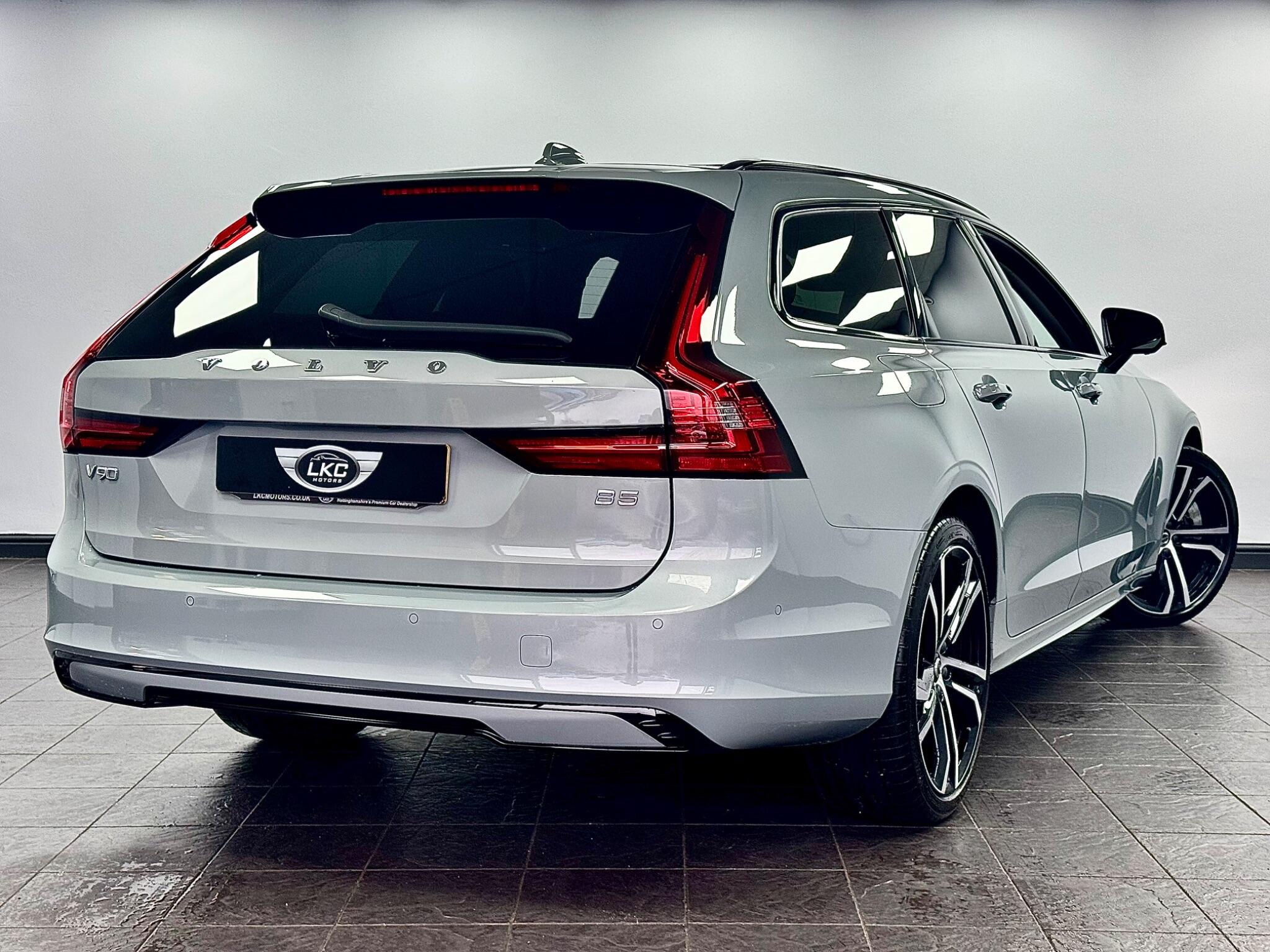 Volvo V90 view 2