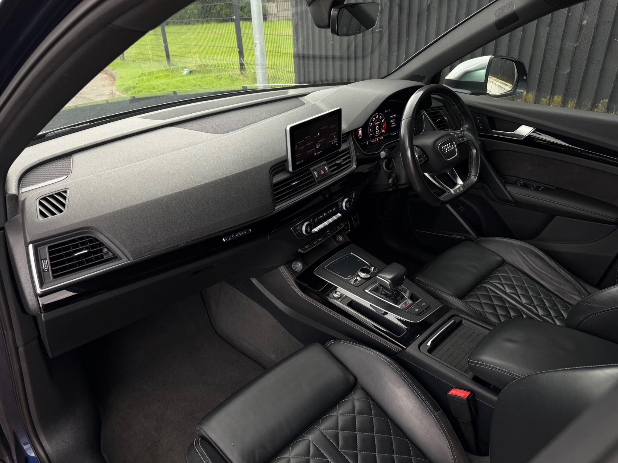 Audi SQ5 view 34