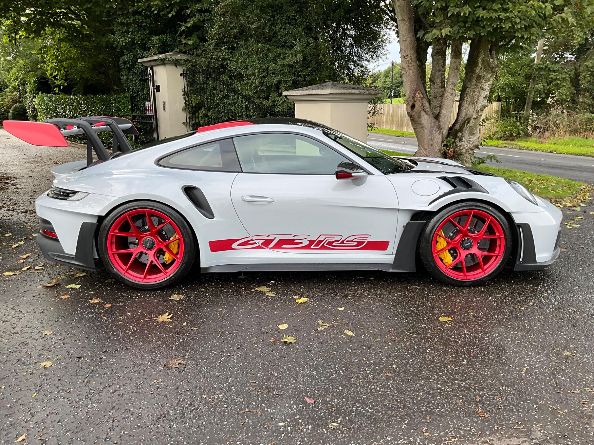 Porsche 911 view 5