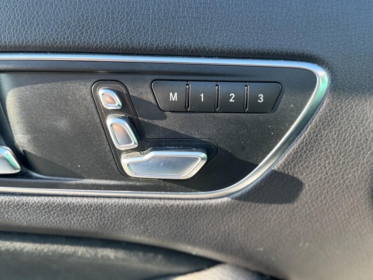 Mercedes-Benz Gla view 26