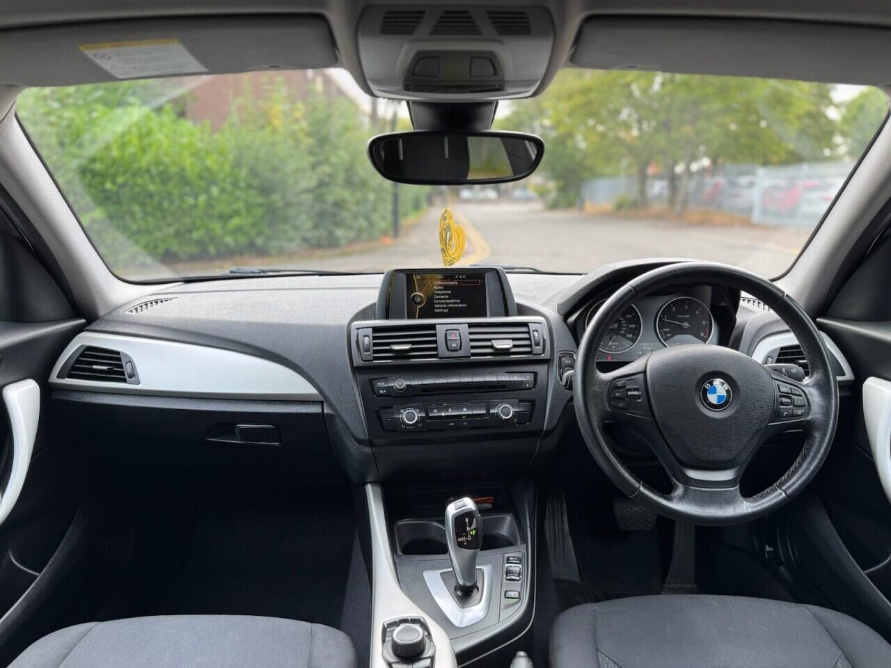 BMW 1 Series view 9