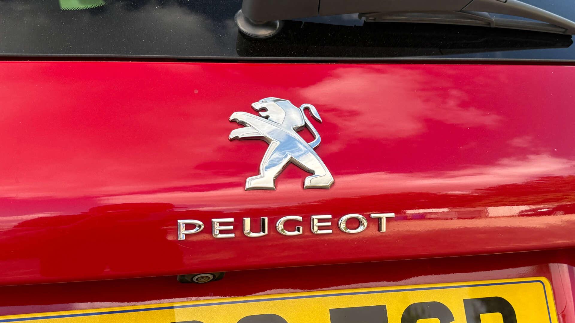 Peugeot 308 view 45