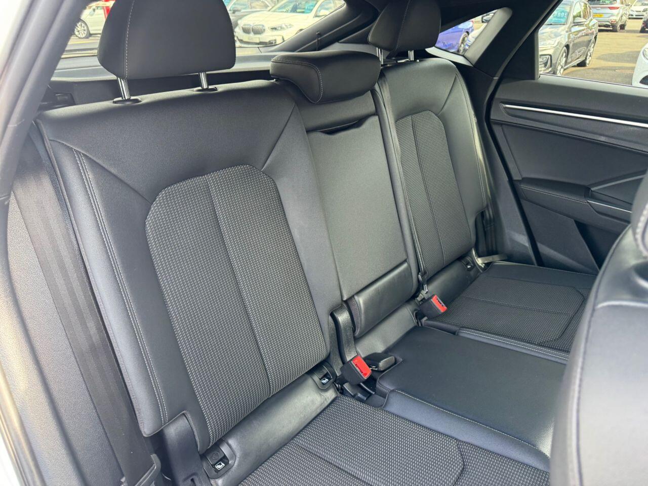 Audi Q3 view 14