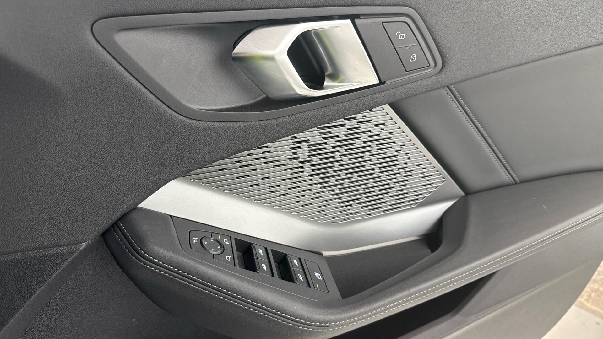 BMW 1 Series view 21