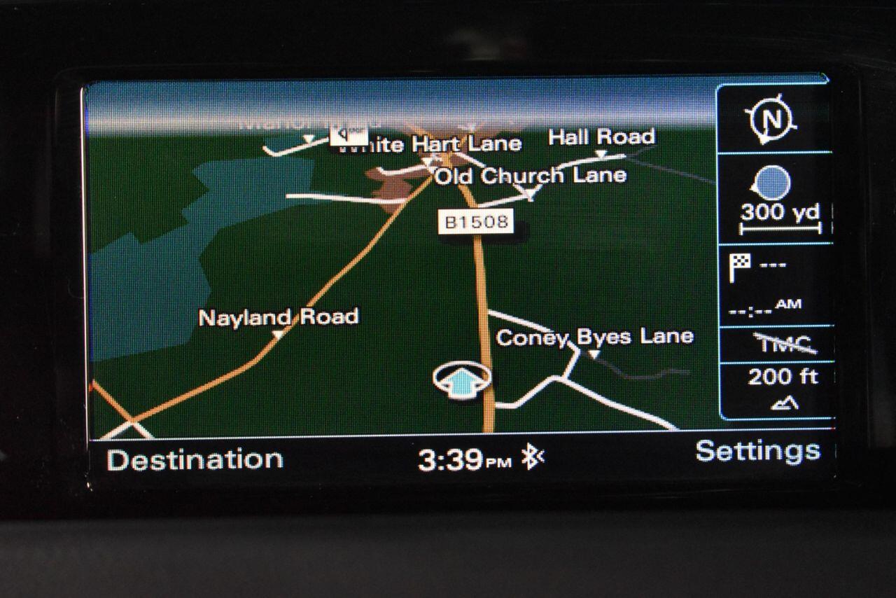 Audi Q3 view 4