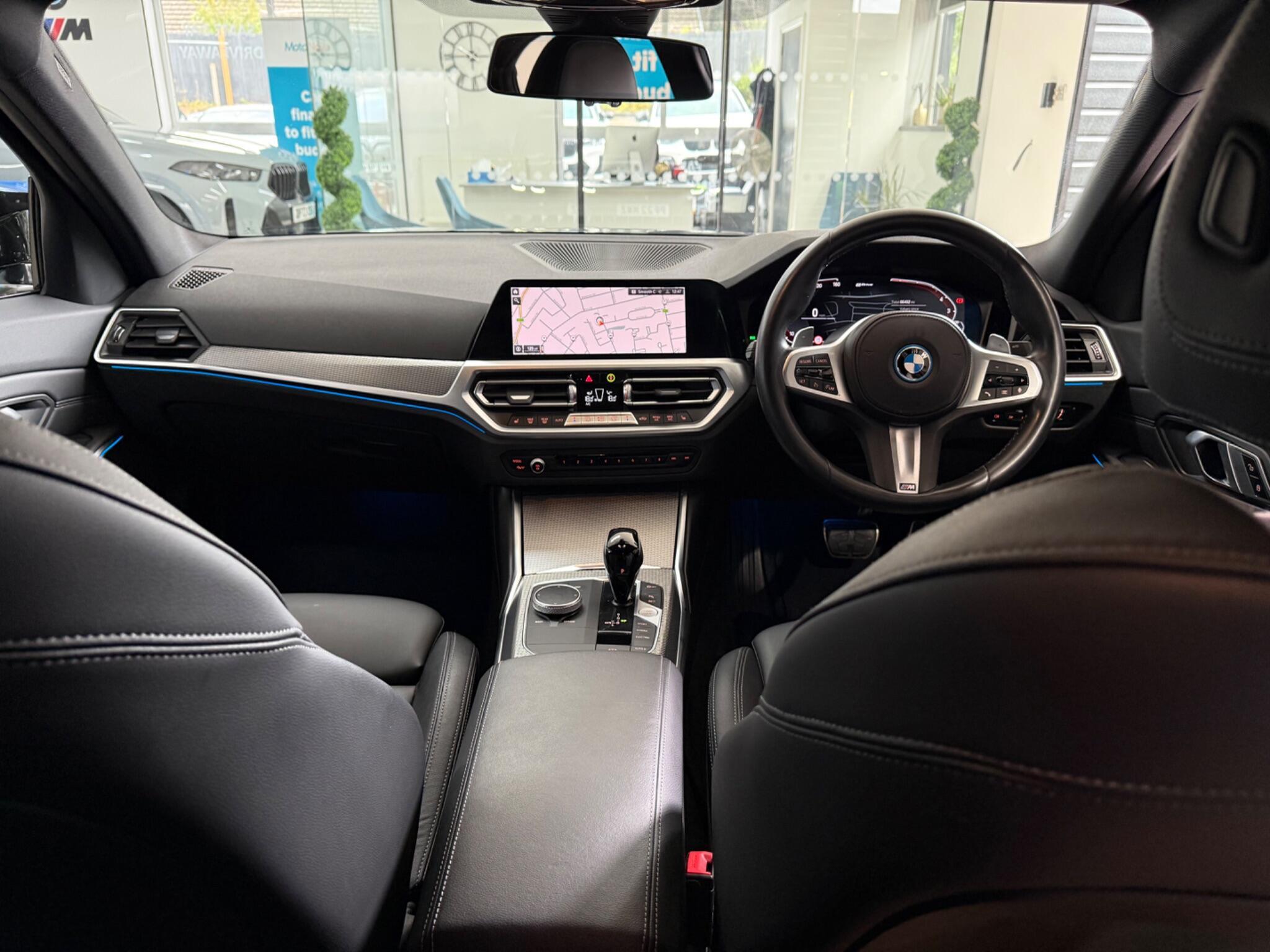 BMW 3 Series view 21