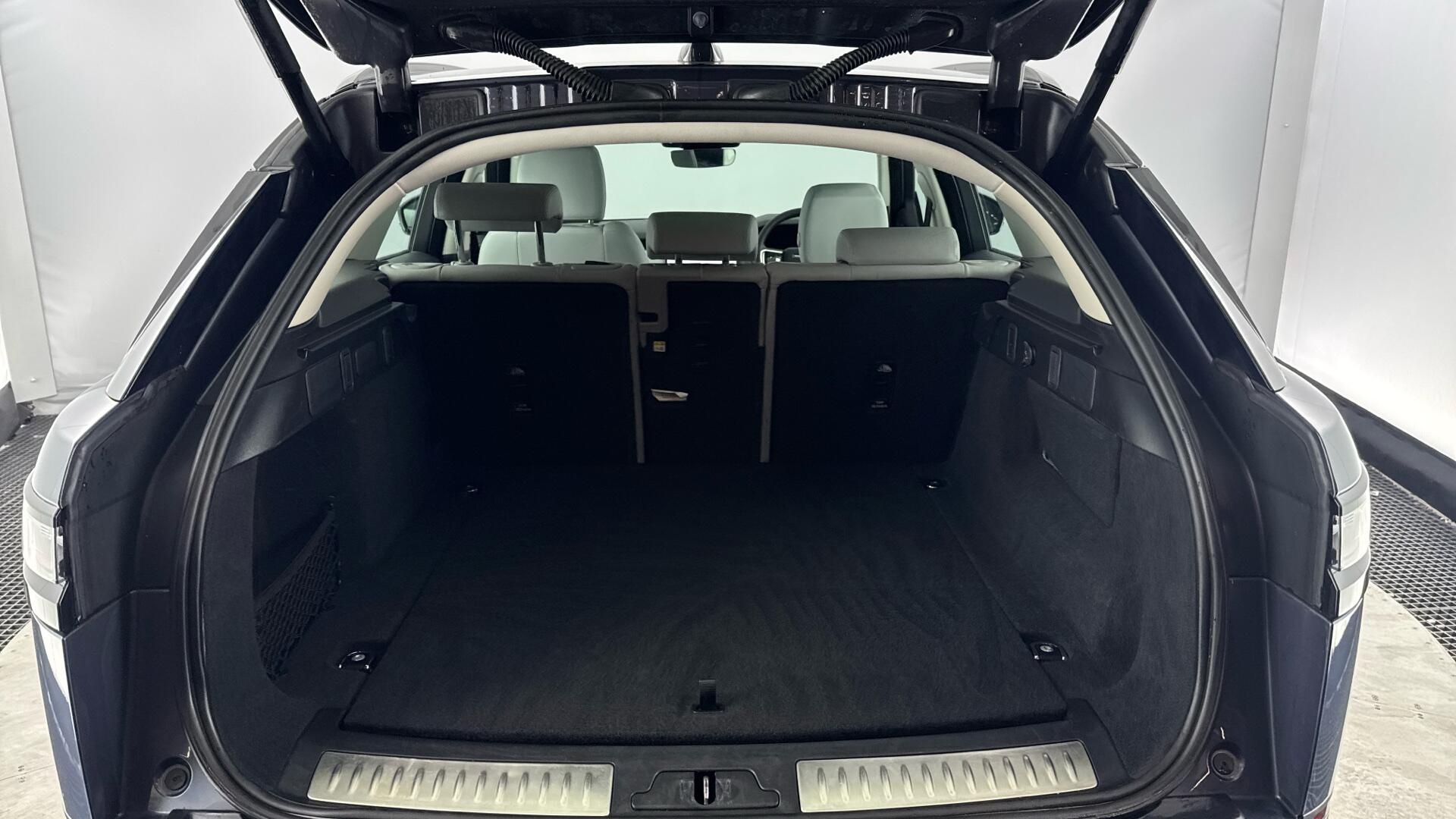 Land Rover Range Rover Velar view 15