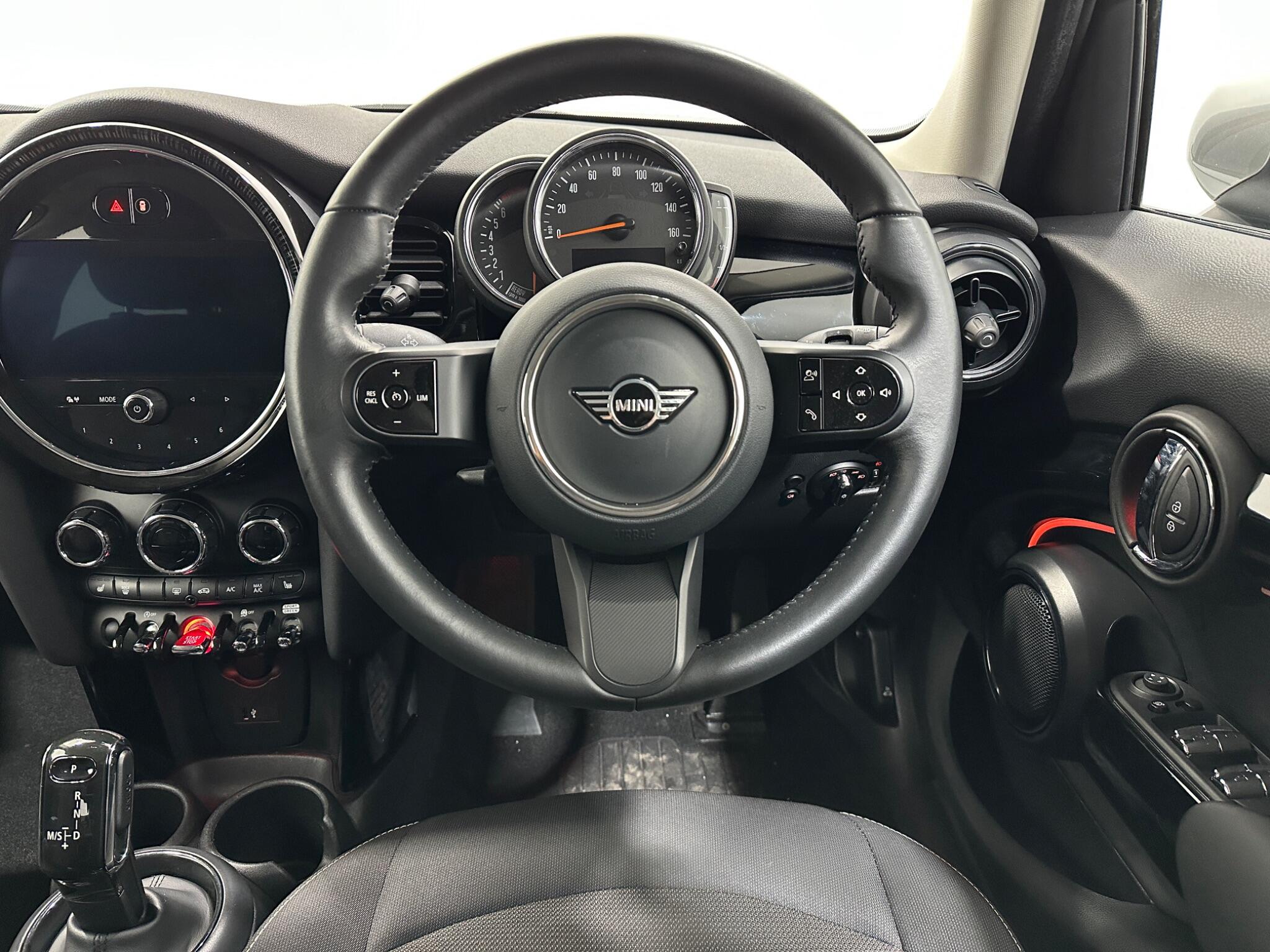 Mini Cooper view 13