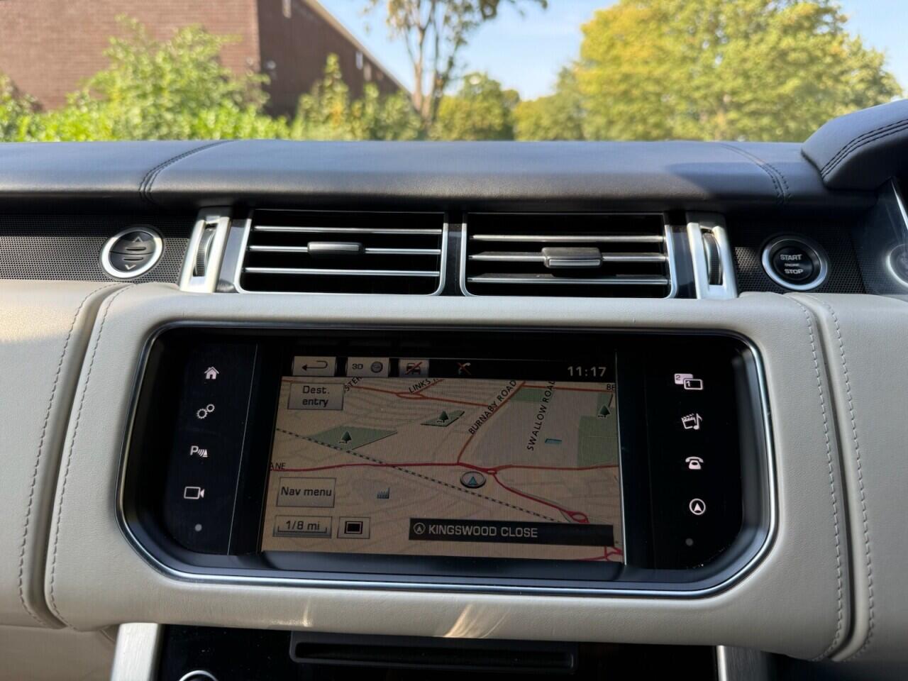 Land Rover Range Rover view 32