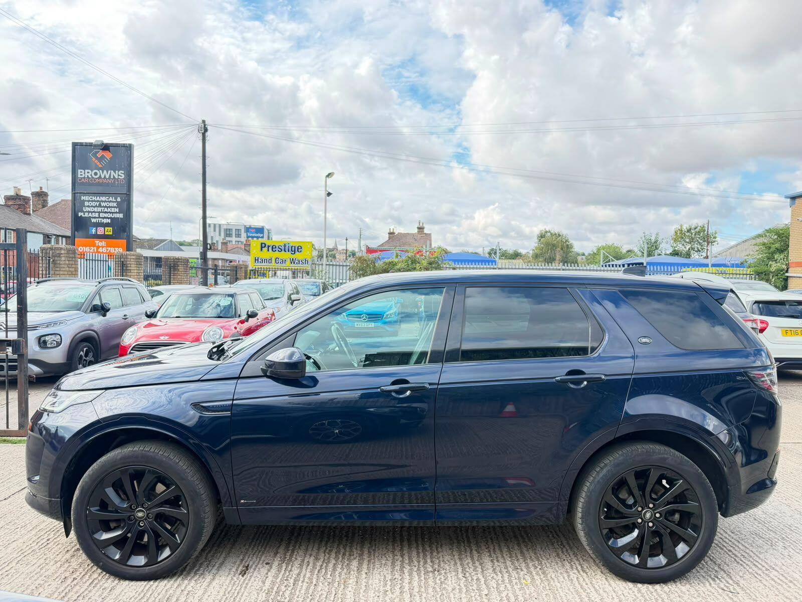 Land Rover Discovery Sport view 5