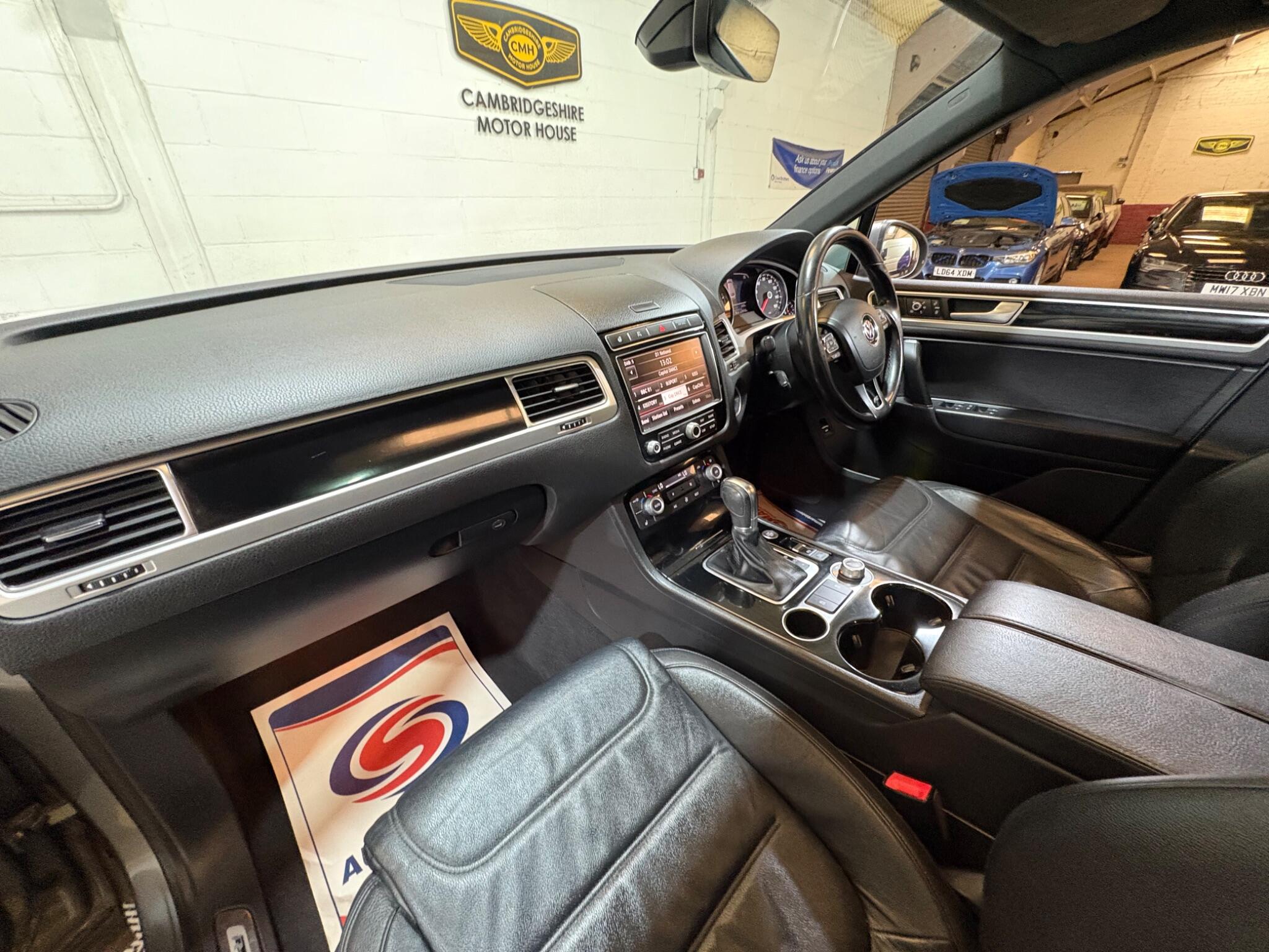 Volkswagen Touareg view 65