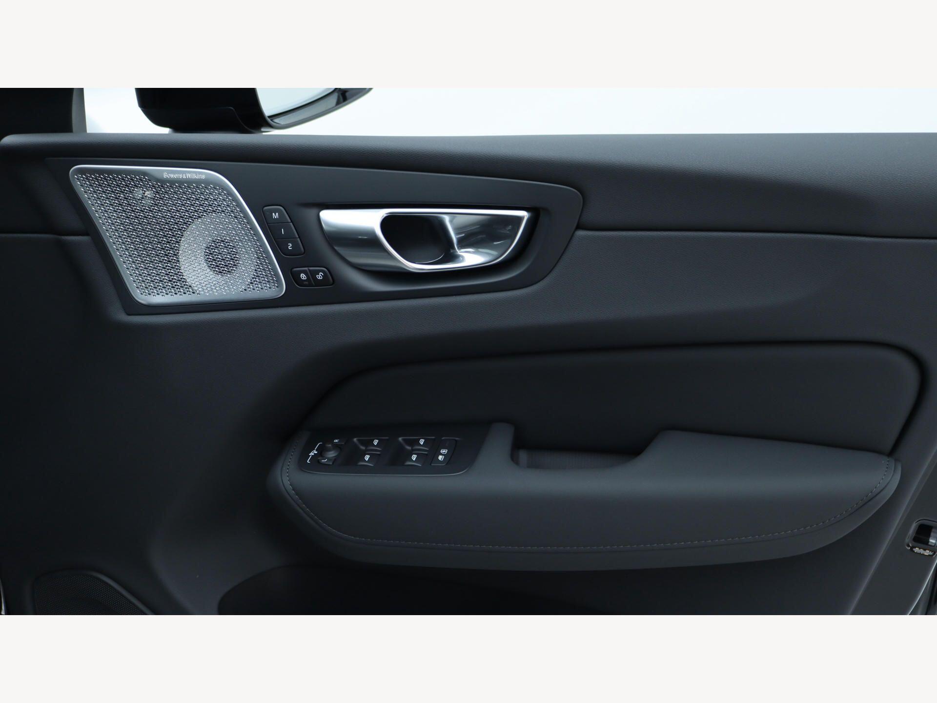 Volvo XC60 view 30
