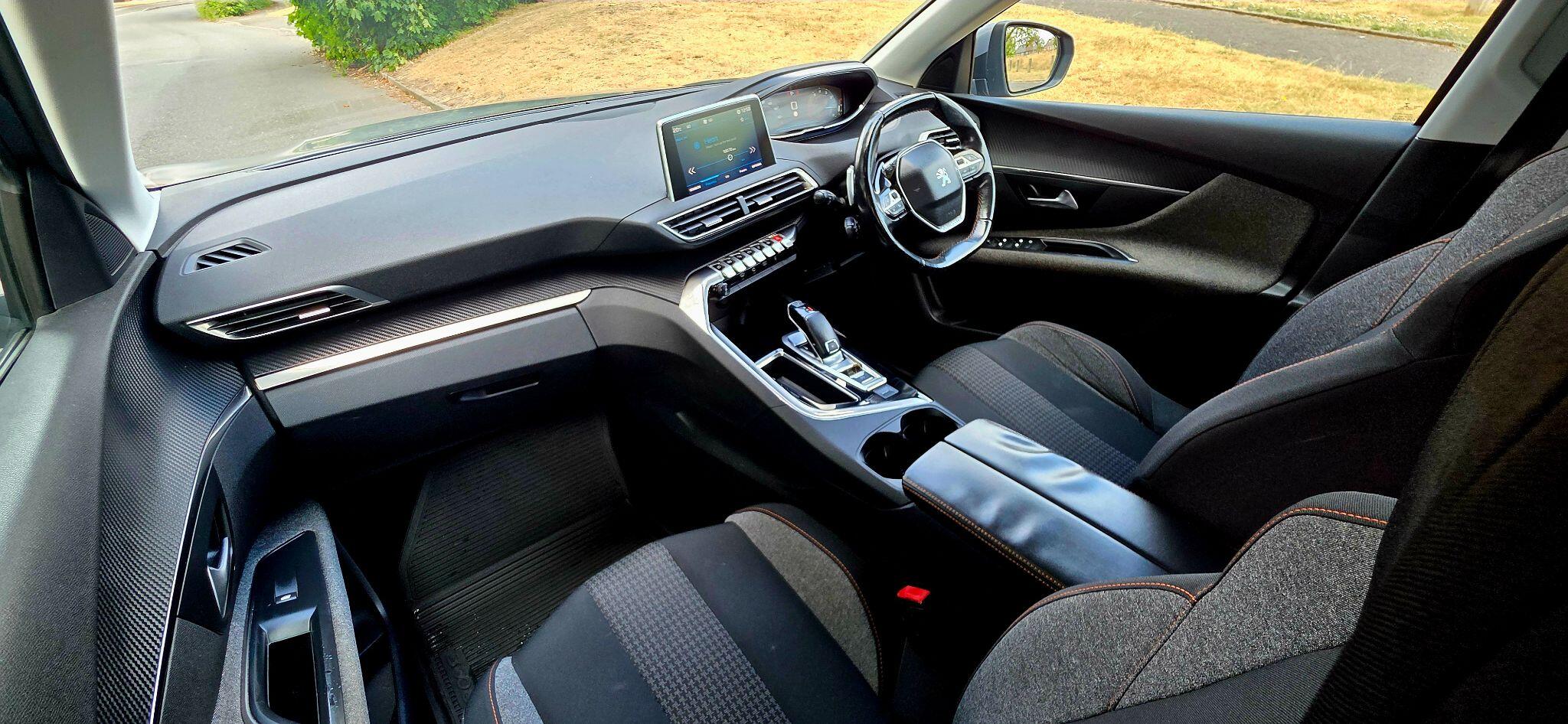 Peugeot 3008 view 5