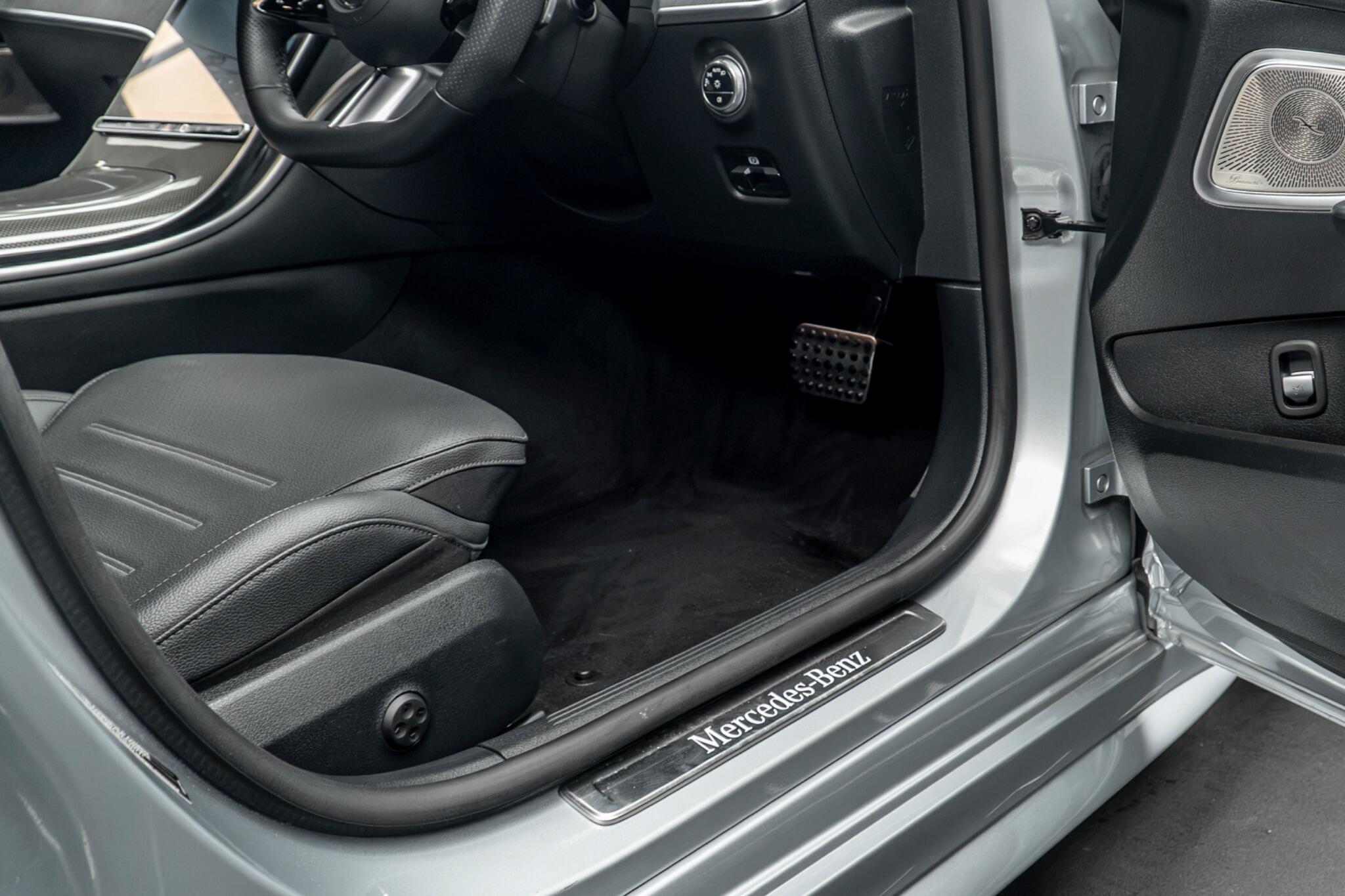 Mercedes-Benz C-Class view 43