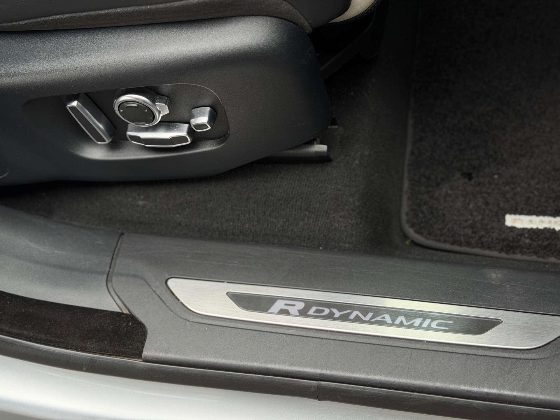 Land Rover Range Rover Velar view 20