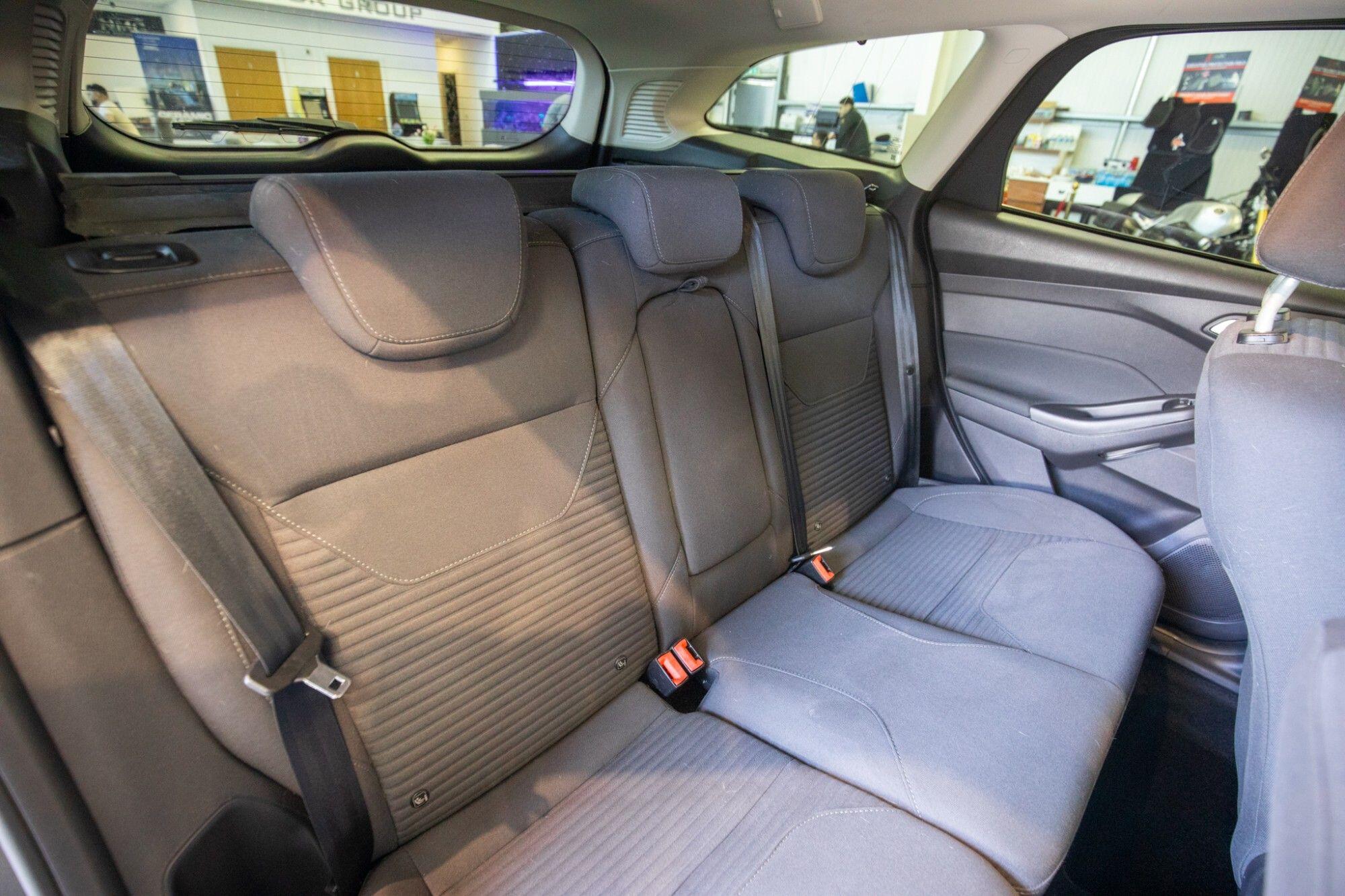 Ford Focus view 12