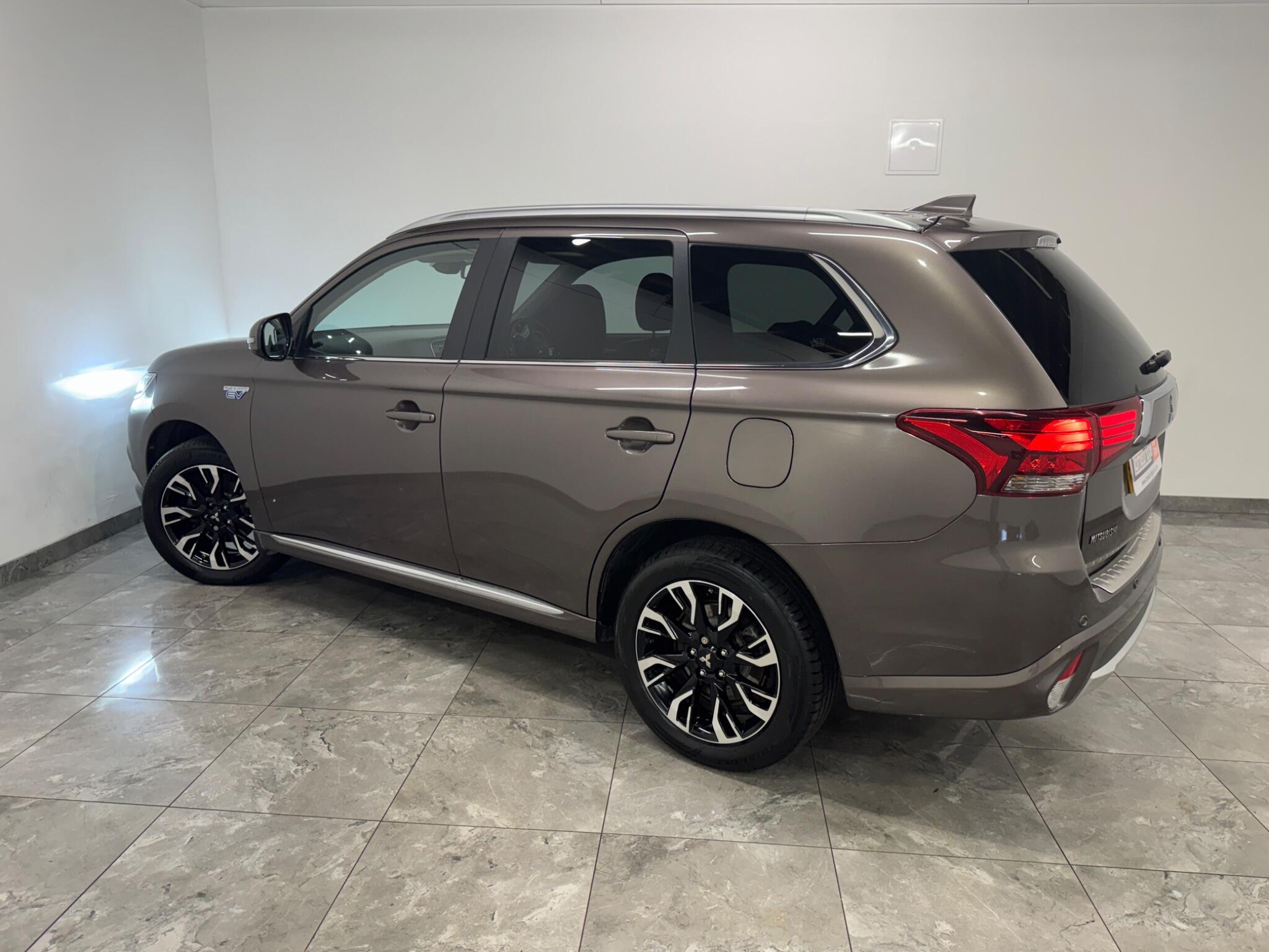 Mitsubishi Outlander view 6