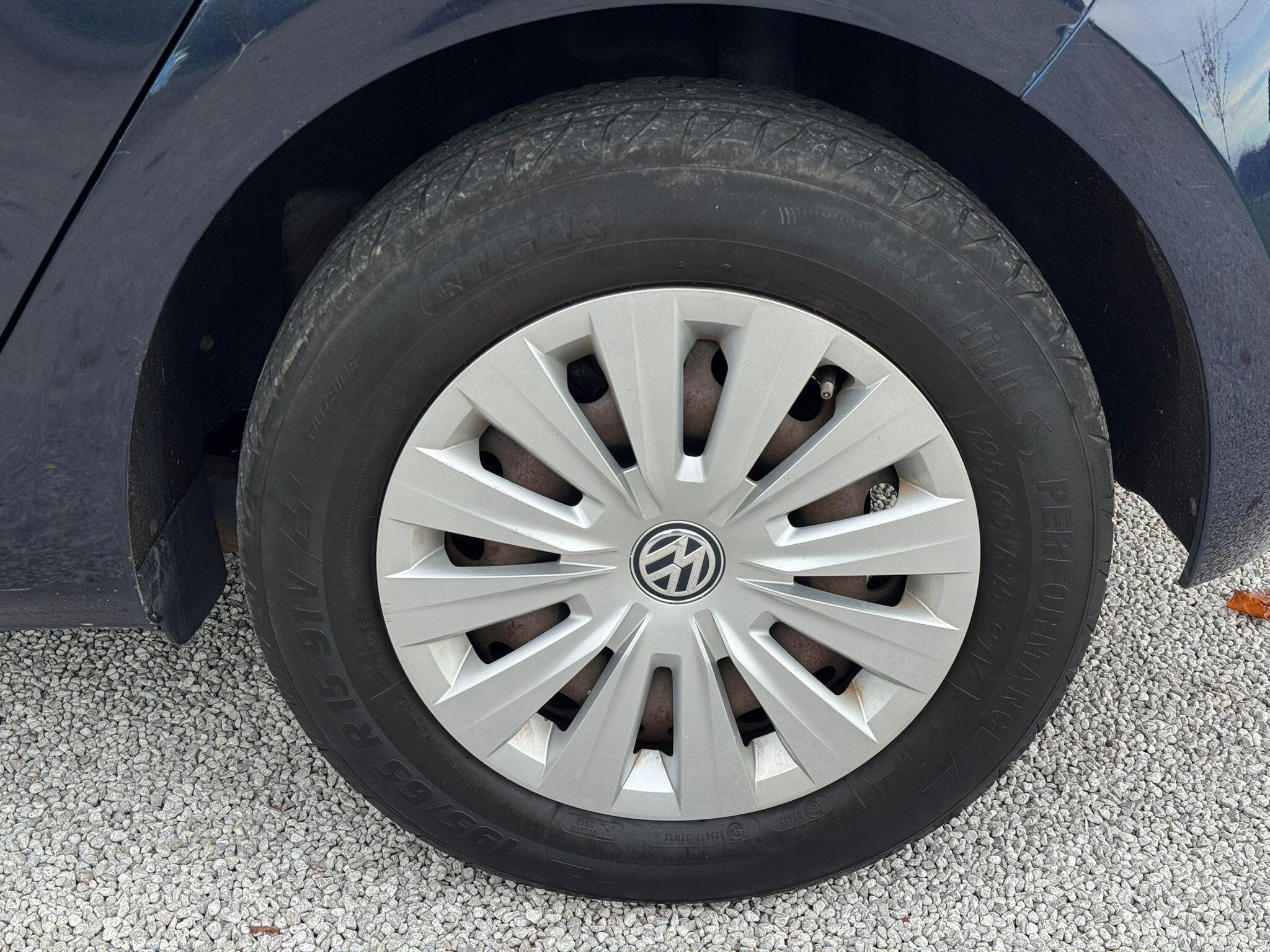 2013 Volkswagen Golf image 29