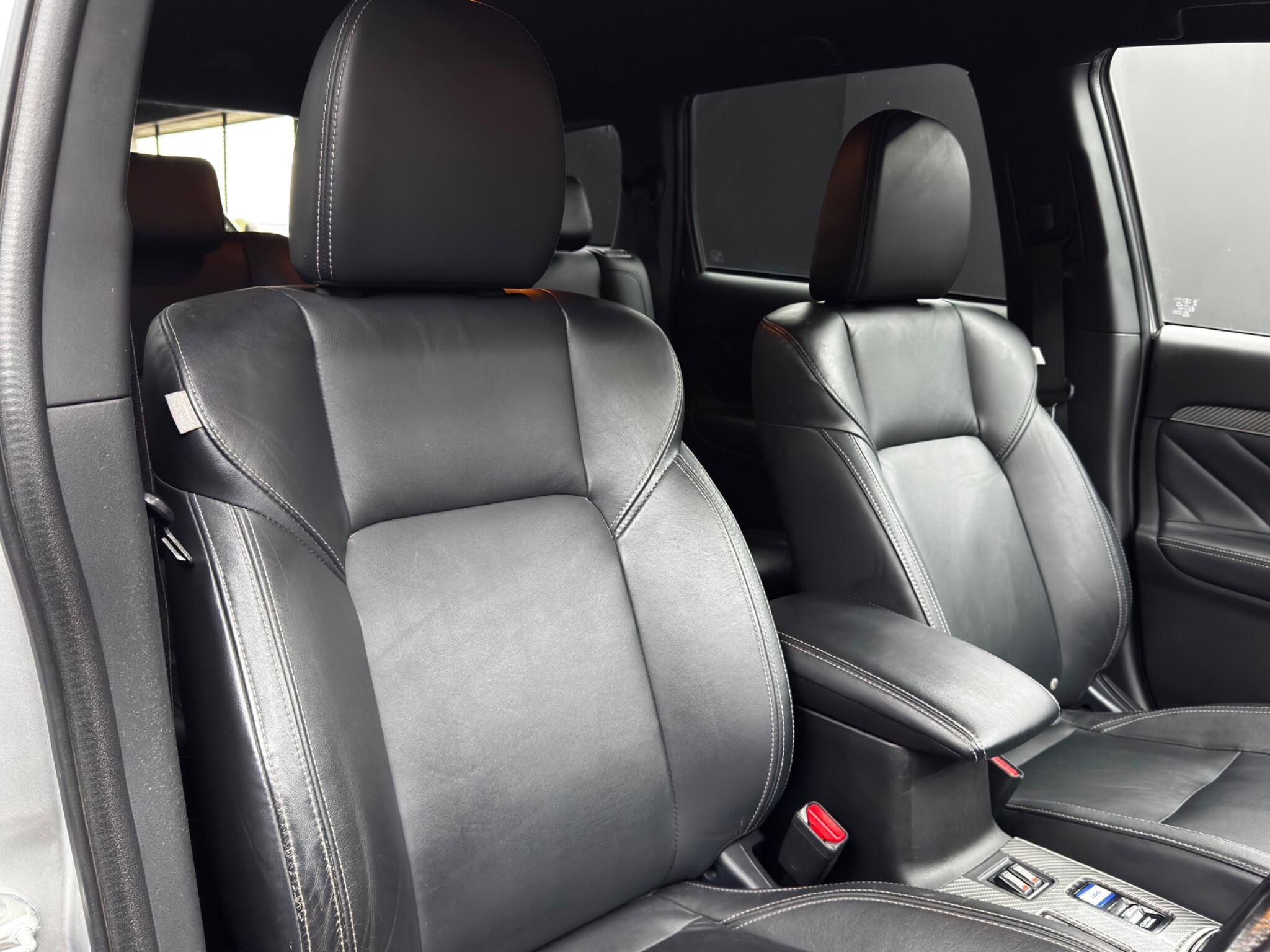 Mitsubishi Outlander view 12
