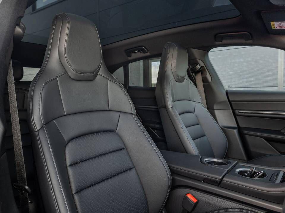 Porsche Taycan view 13