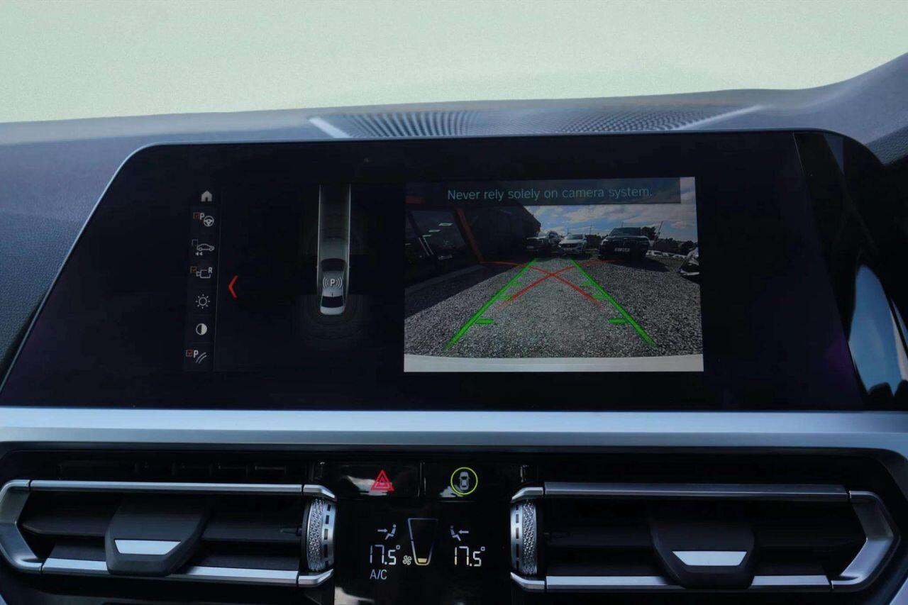 BMW 3 Series view 24