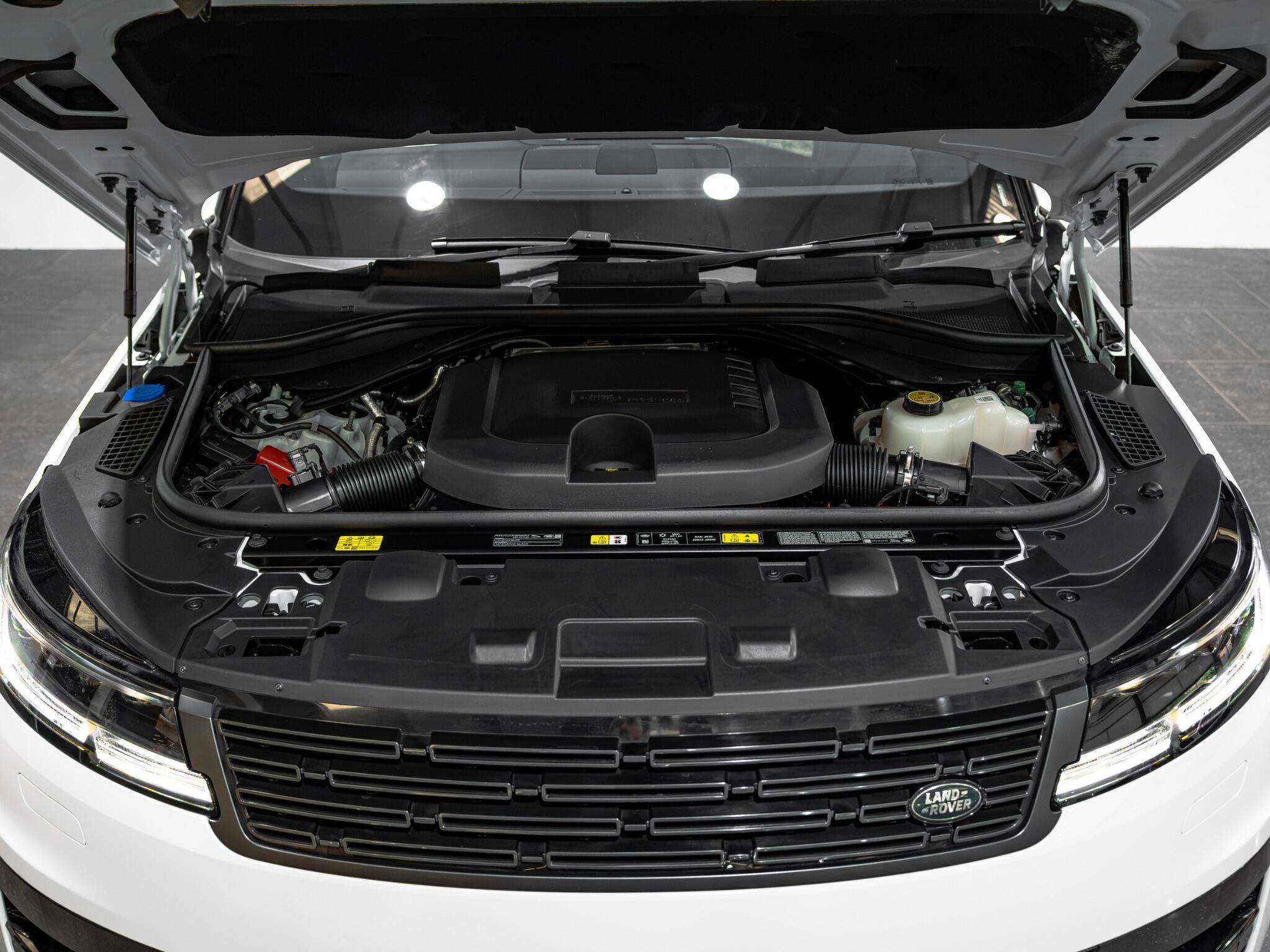 Land Rover Range Rover Sport view 12