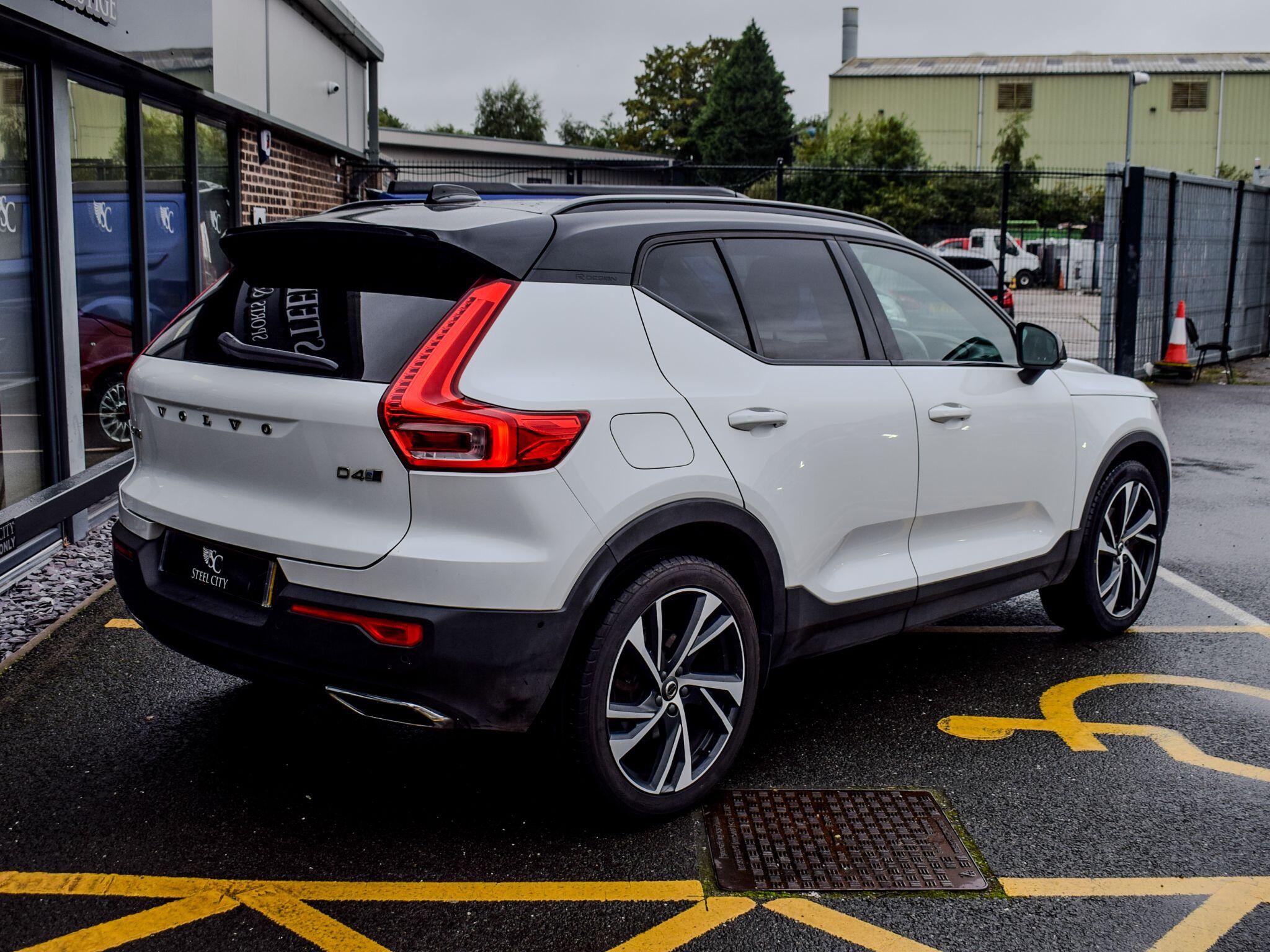 Volvo XC40 view 4