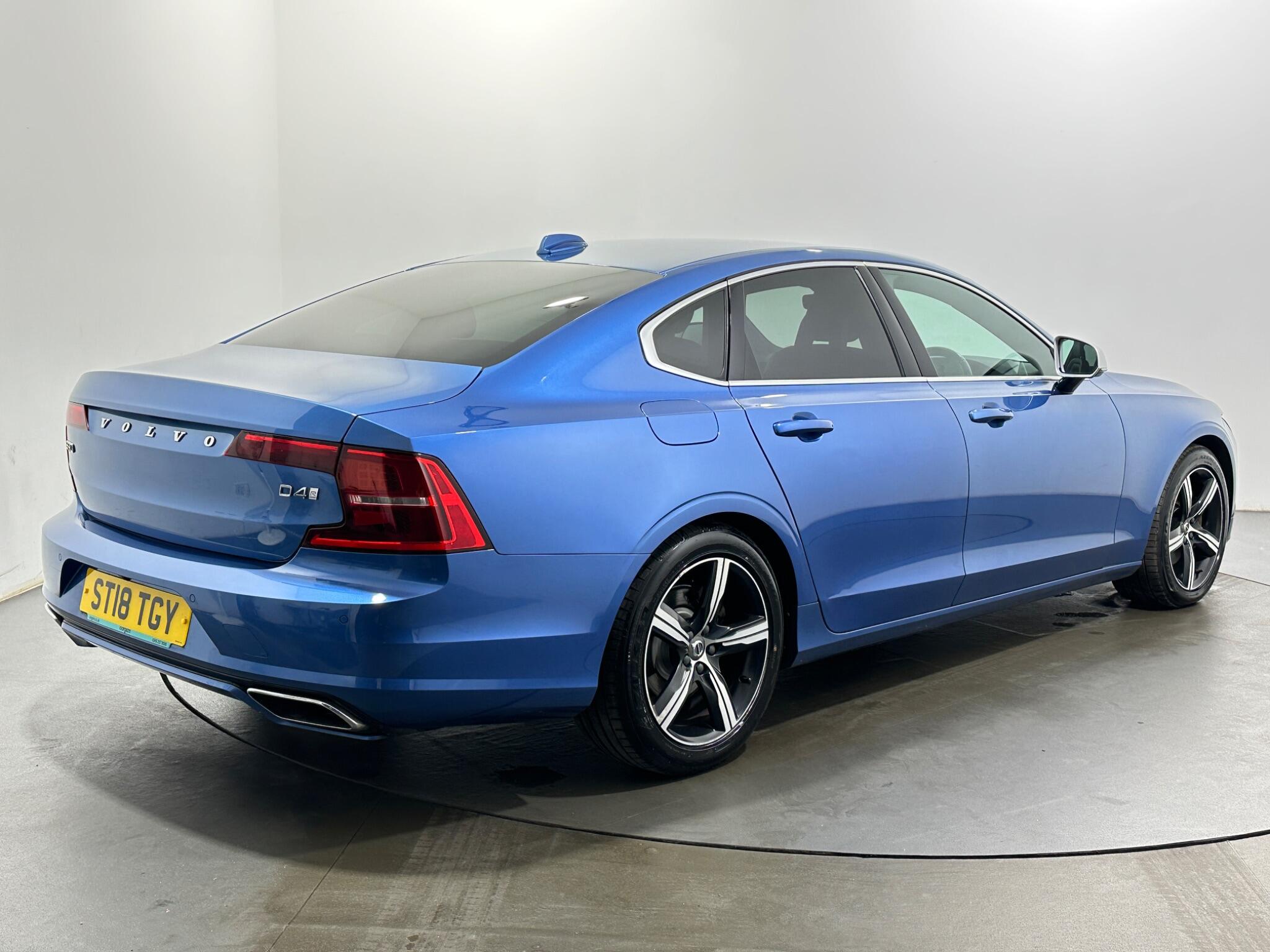 Volvo S90 view 8