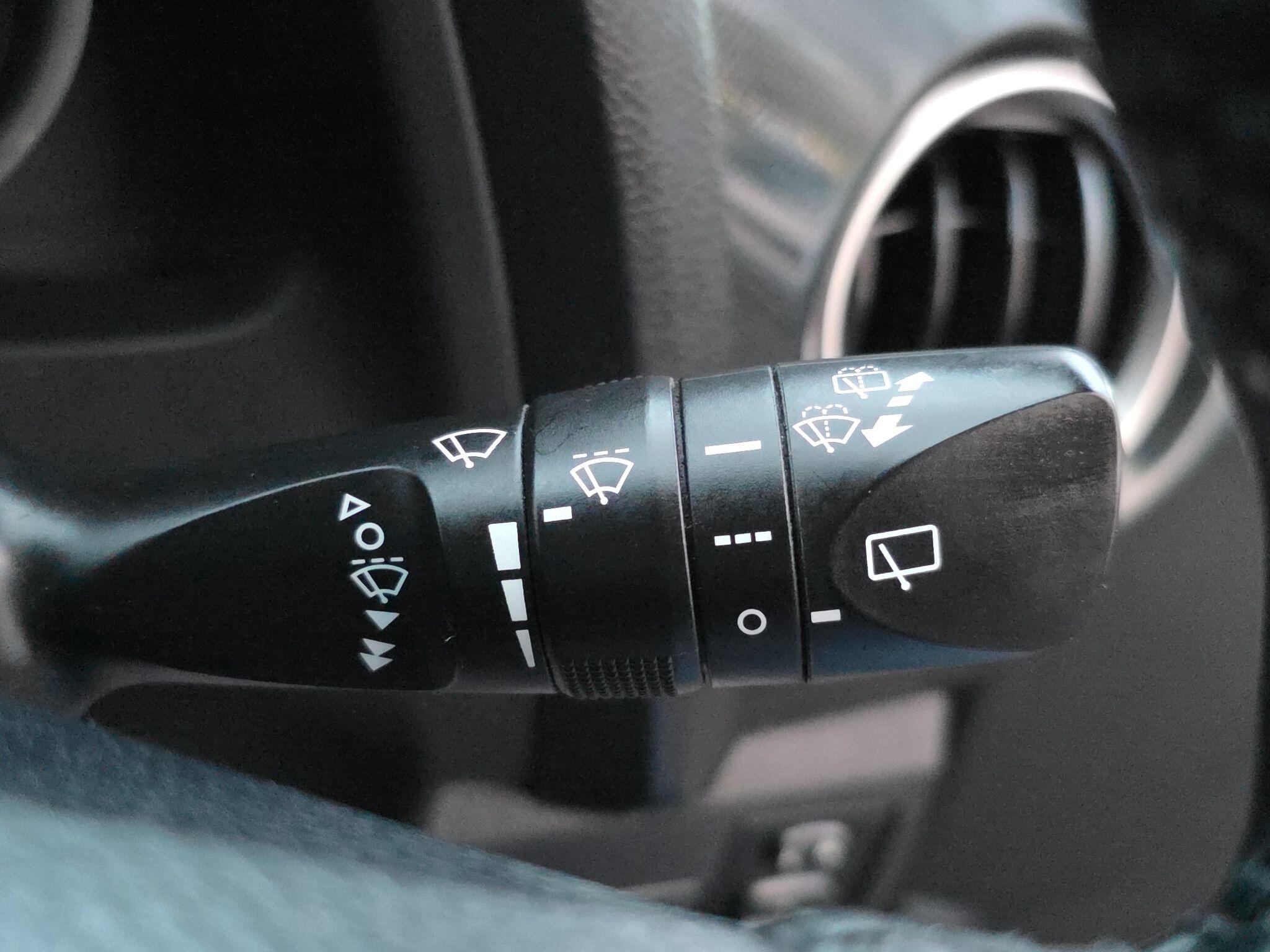 2013 Toyota Auris image 26