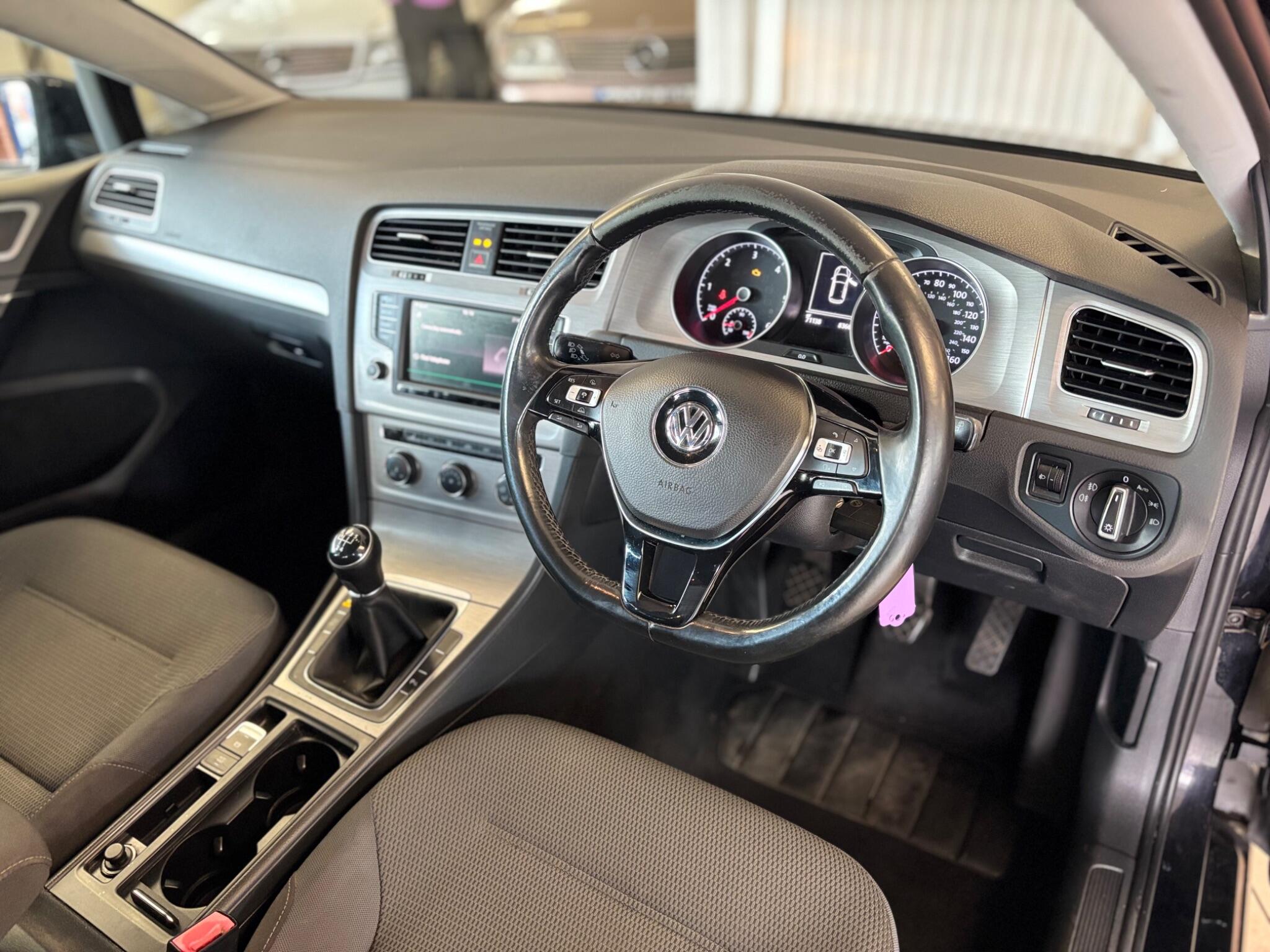 Volkswagen Golf view 9