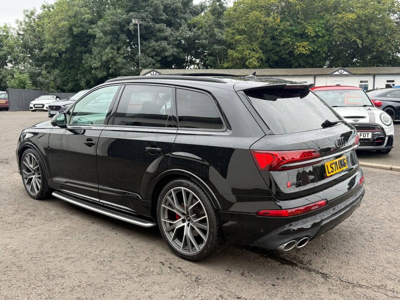 Audi SQ7 view 8