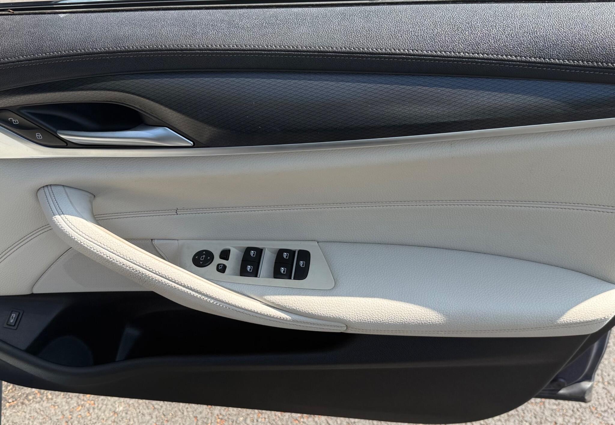 BMW 5 Series view 23
