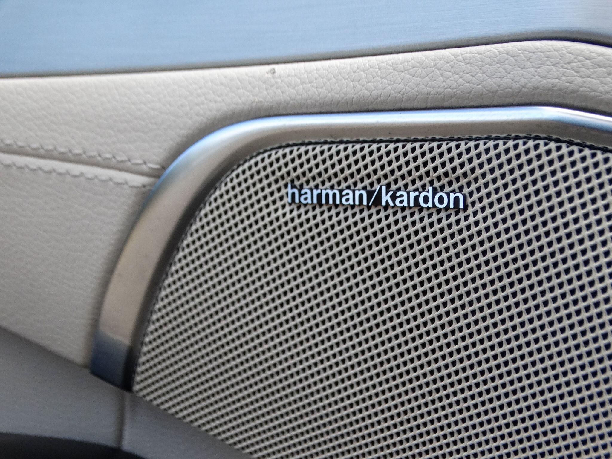 Mercedes-Benz SL view 21