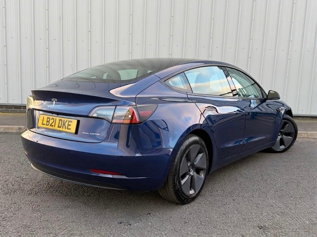 Tesla Model 3 view 4