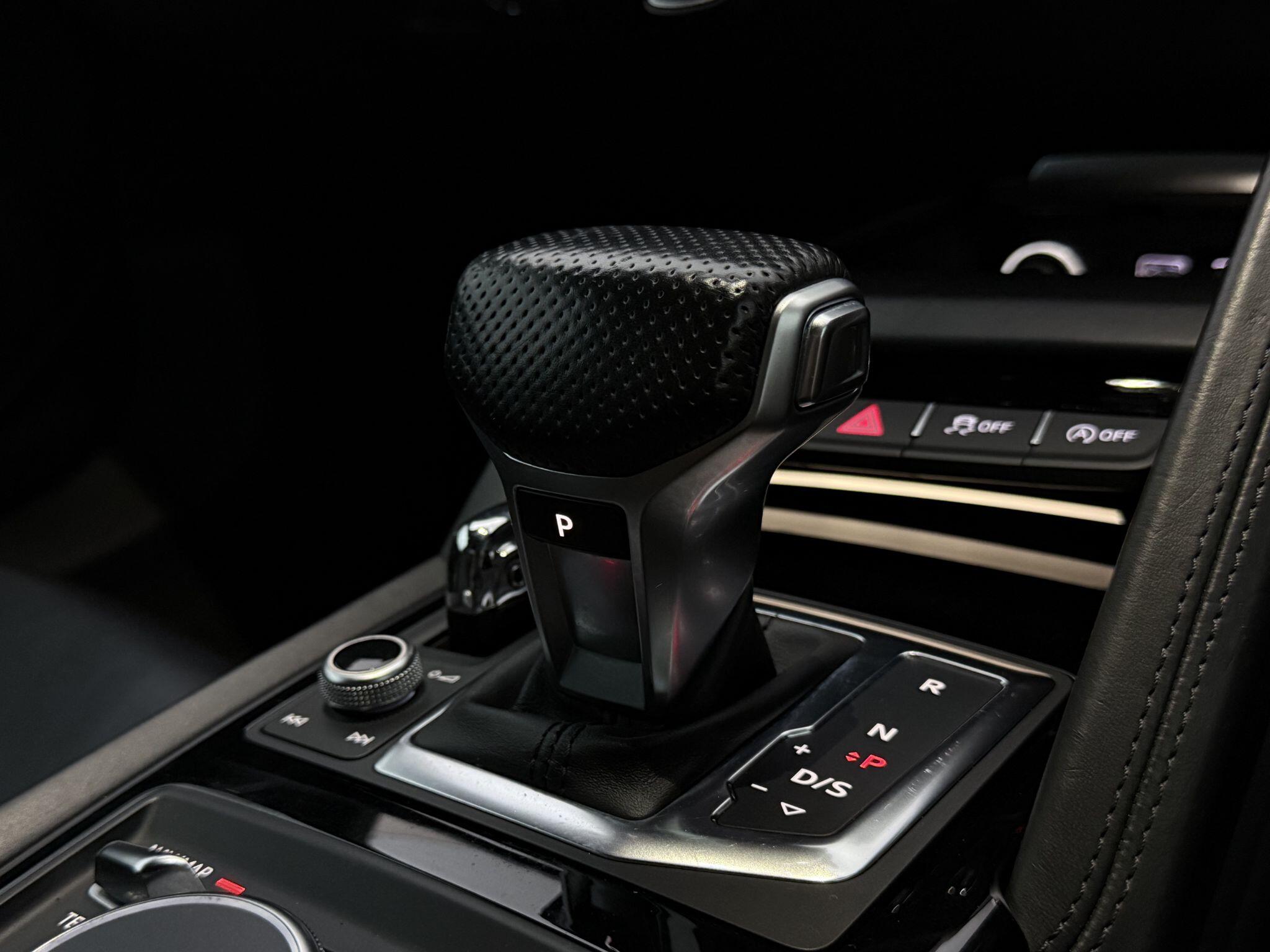 Audi R8 view 40
