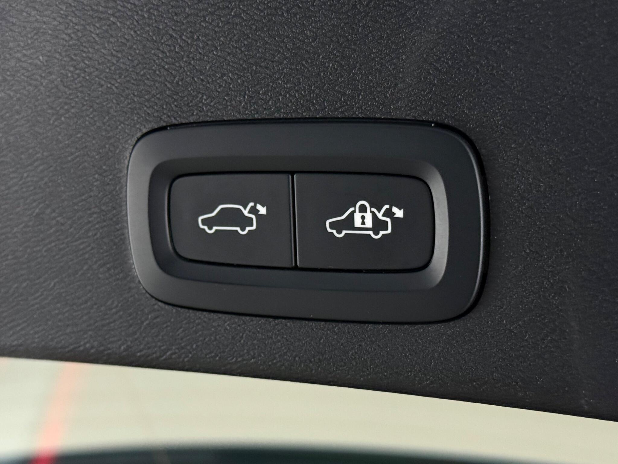 Volvo XC40 view 11