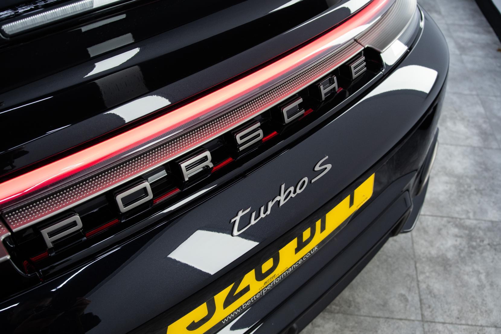 Porsche 911 view 35