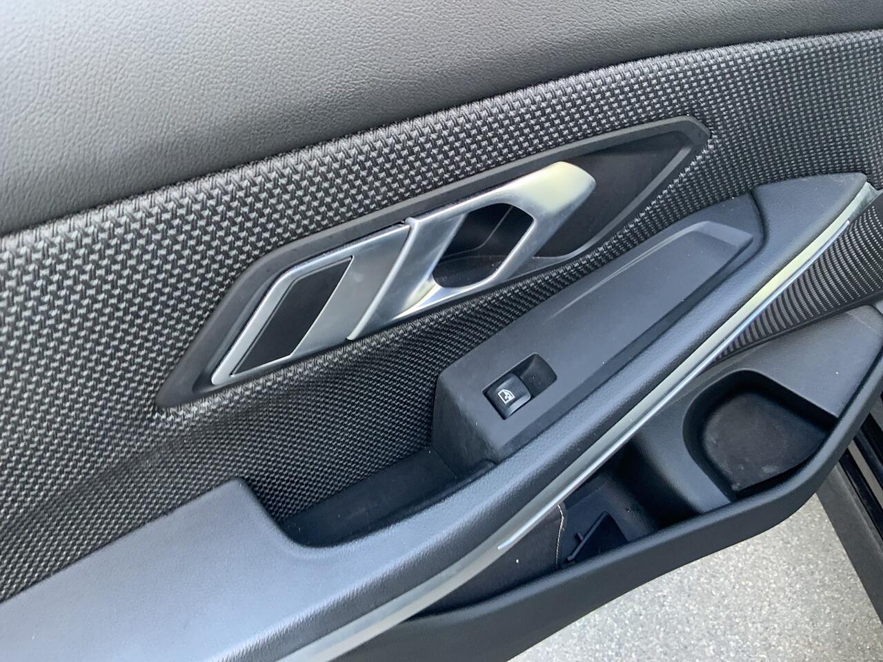 BMW 3 Series view 14