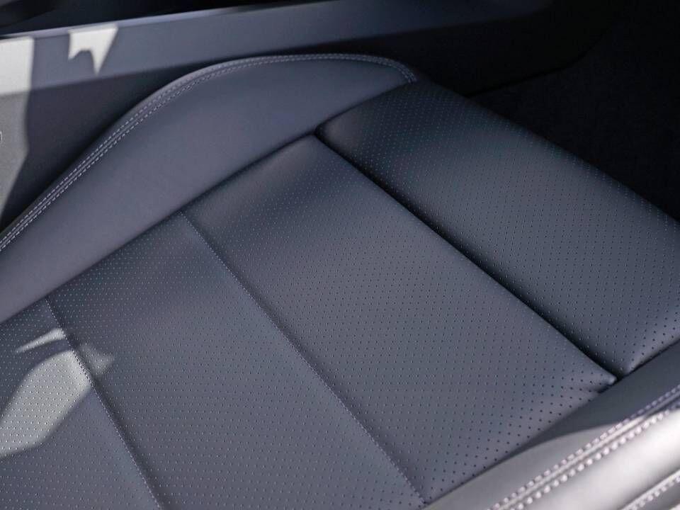 Porsche Macan view 45