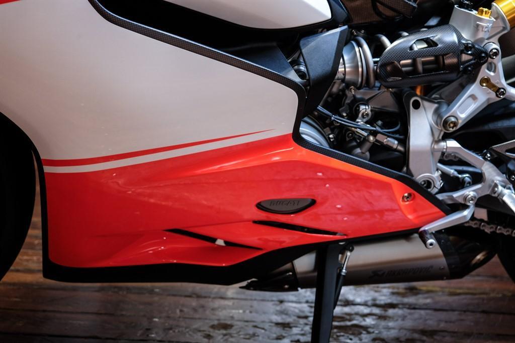 Ducati 1199 Superleggera view 20