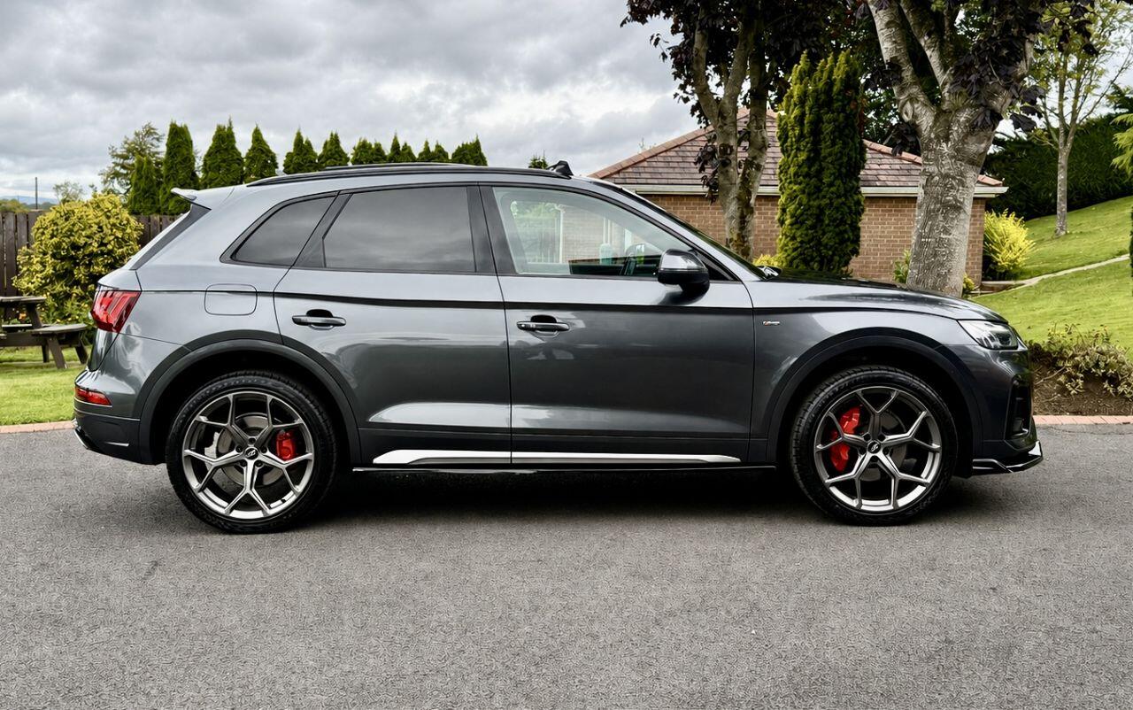 Audi Q5 view 8