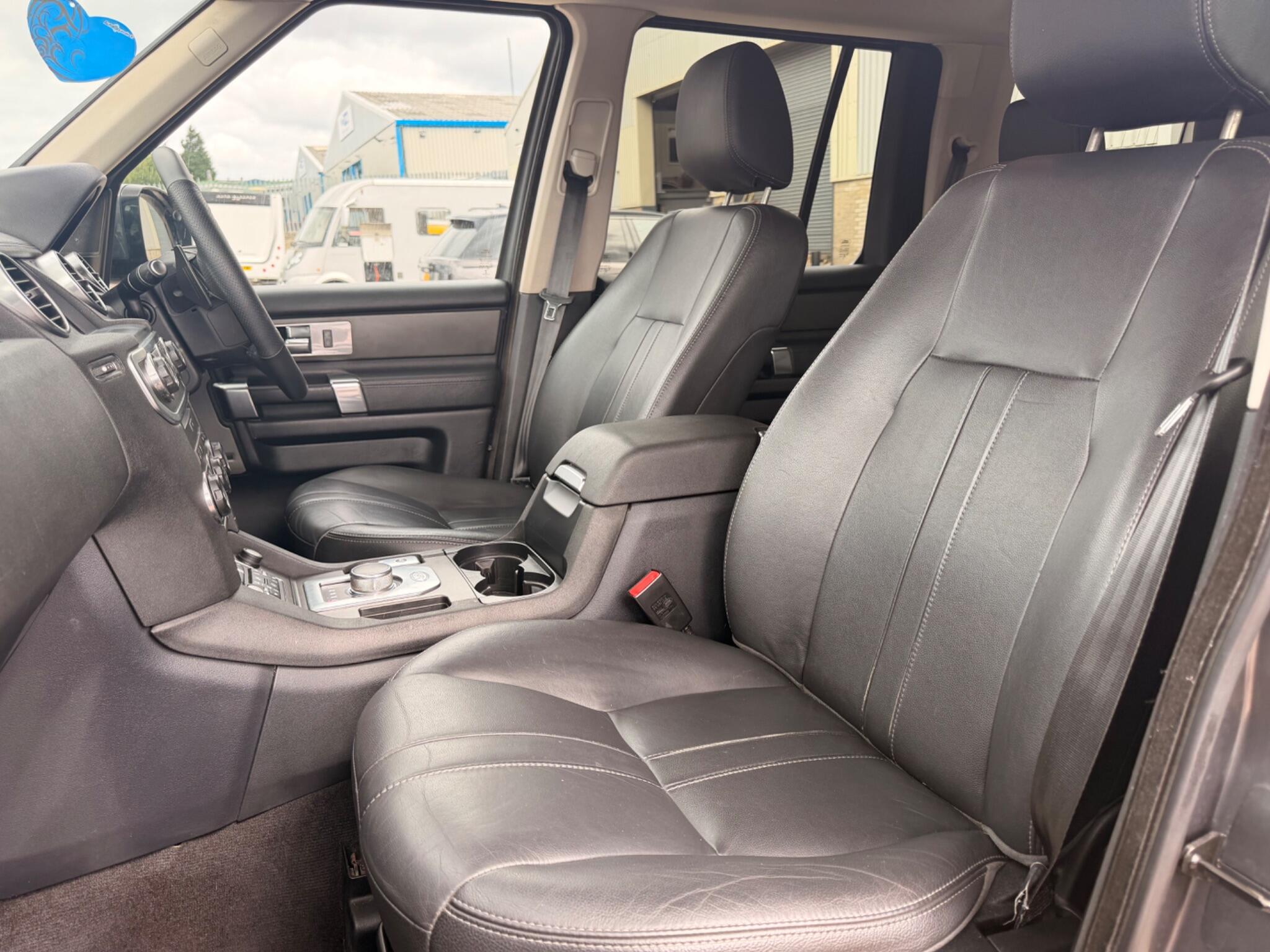 Land Rover Discovery view 39
