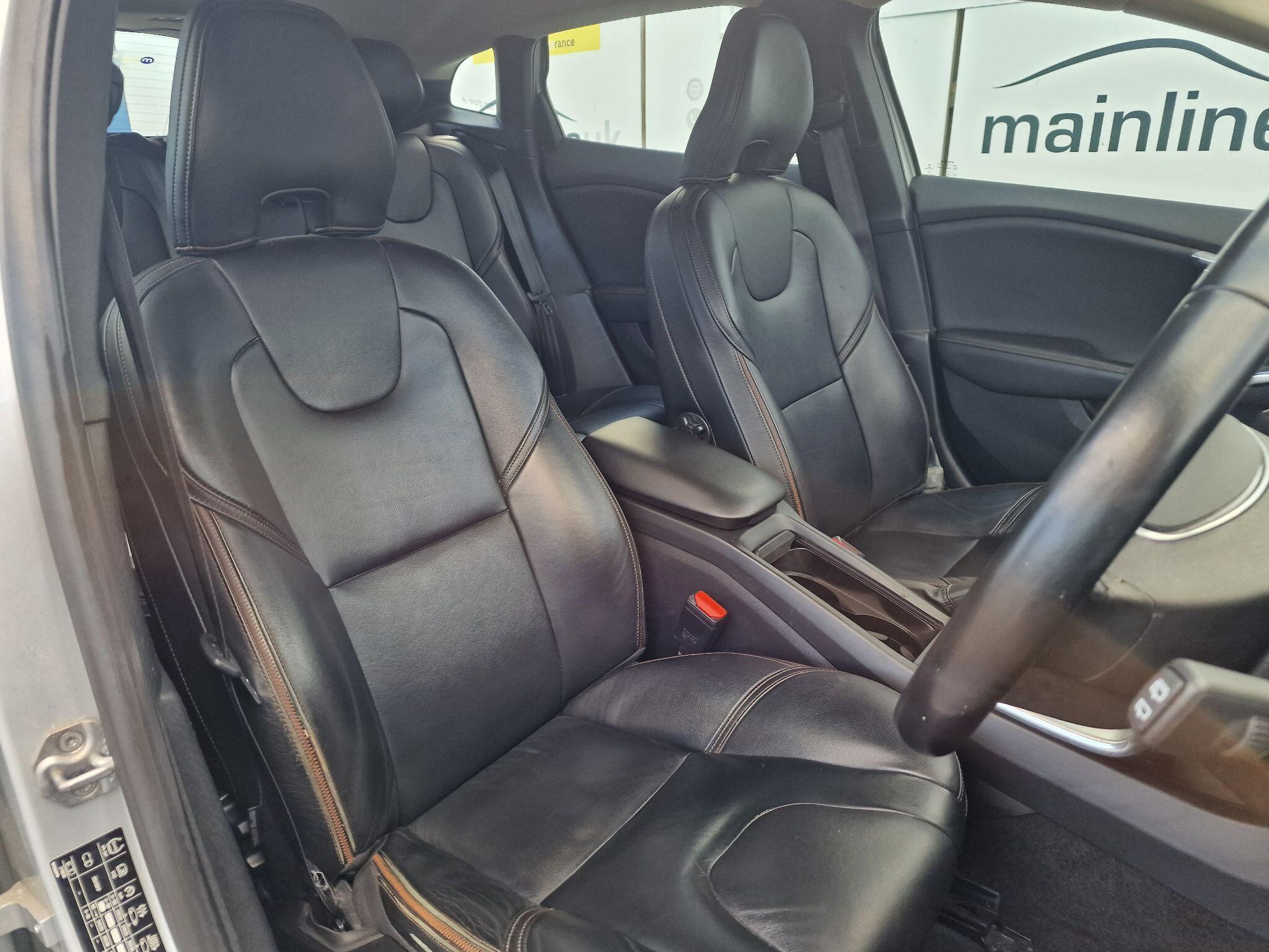 Volvo V40 Cross Country view 27