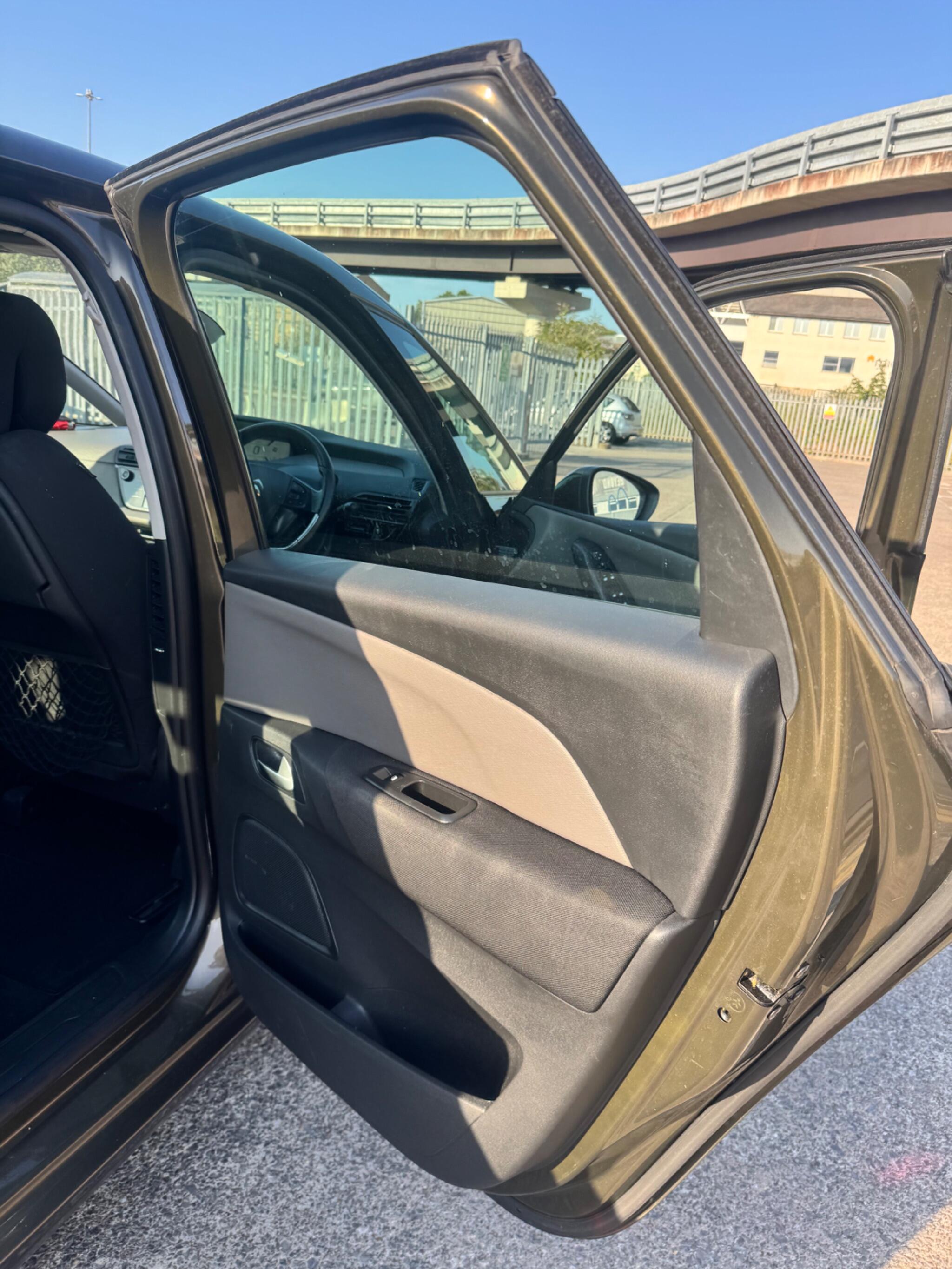 Citroen C4 Picasso view 36